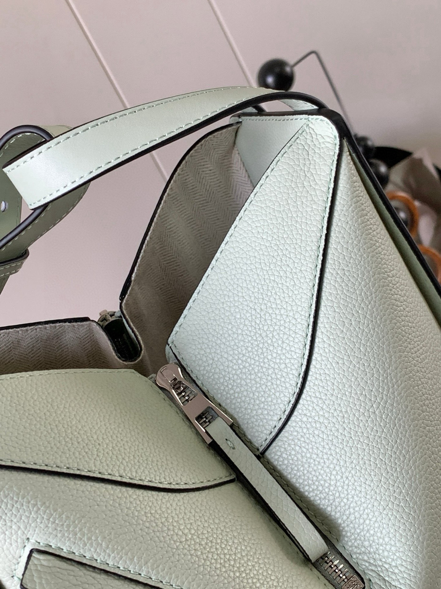 Loewe 特价吊床包20CM新尺寸 bag吊床包疯狂翻牌 太 了