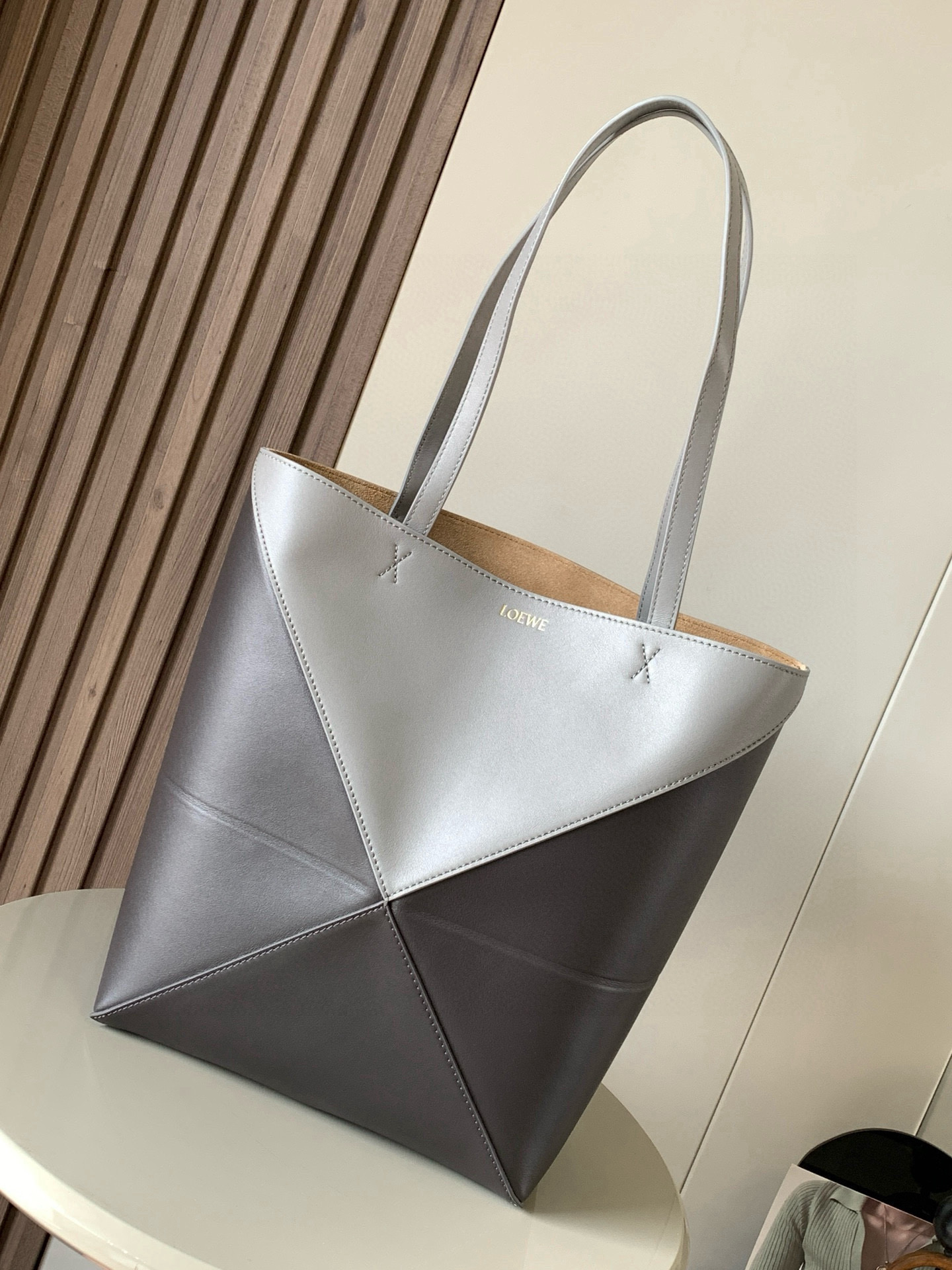 Loewe 中号31cm亮面牛皮革 puzzle
