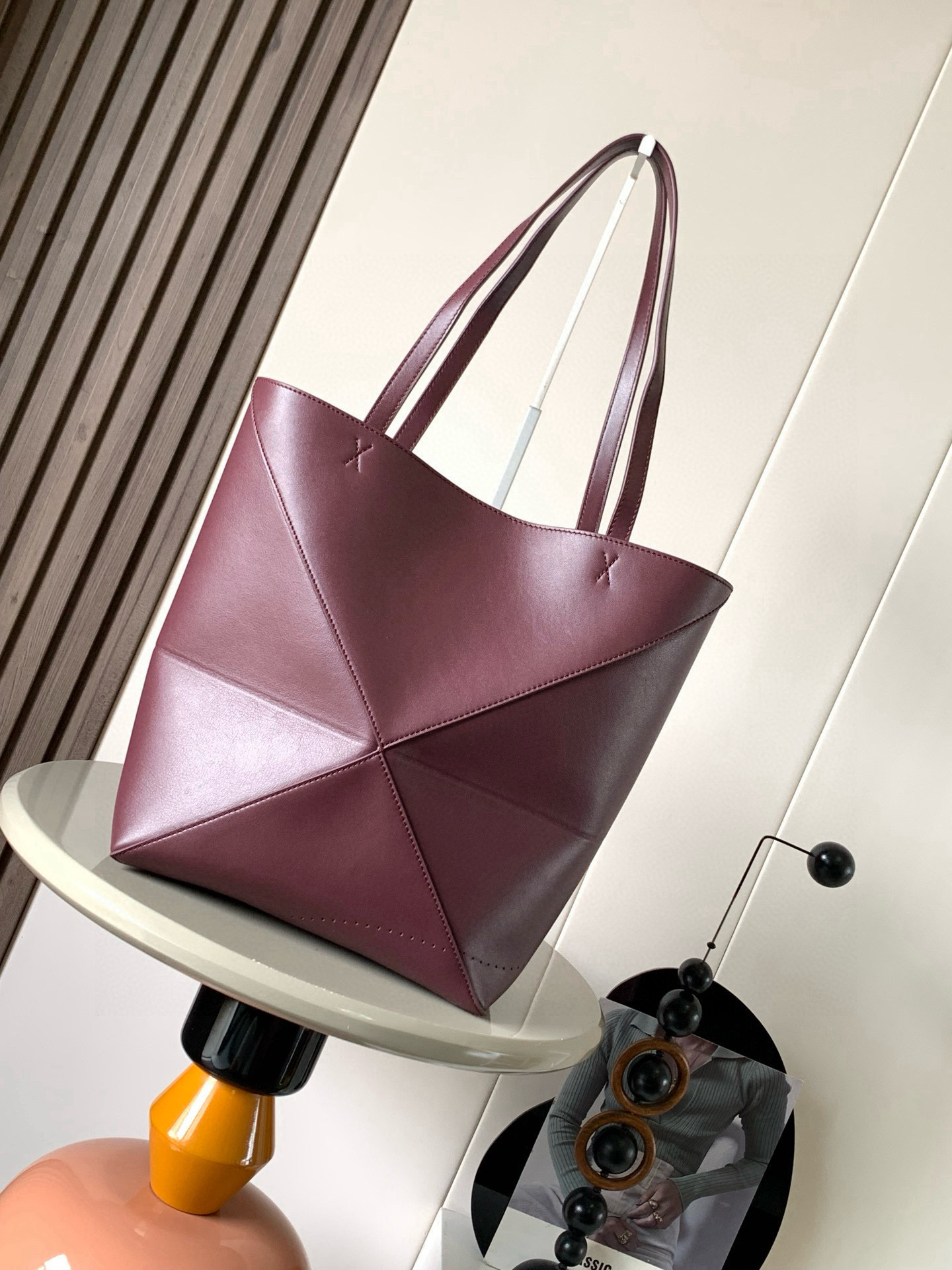Loewe 中号31cm亮面牛皮革 Puzzle Fold 手袋新品 Fold 手袋 采用柔软而轻盈的设计