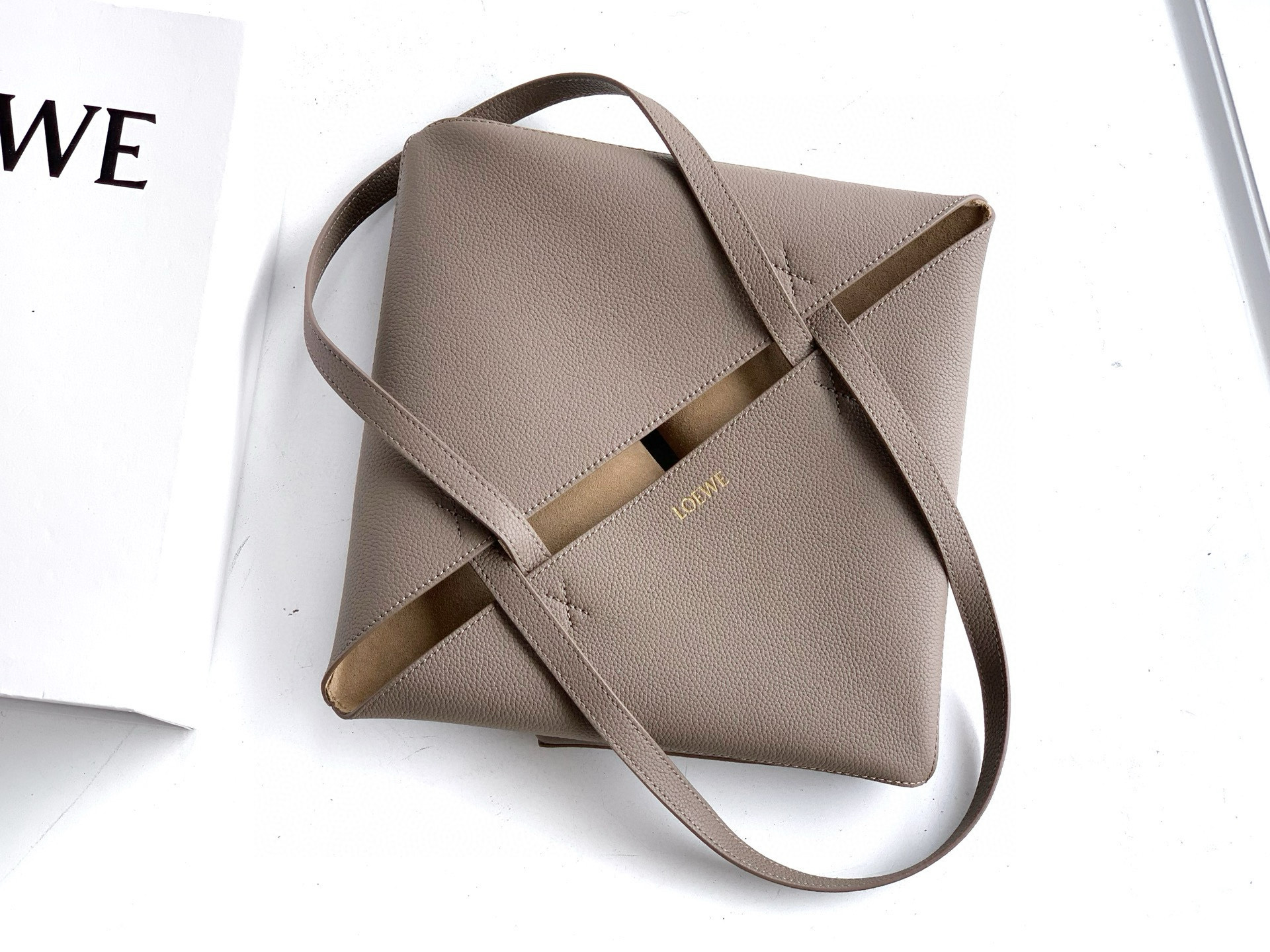 Loewe 中号31cm荔面牛皮革 puzzle