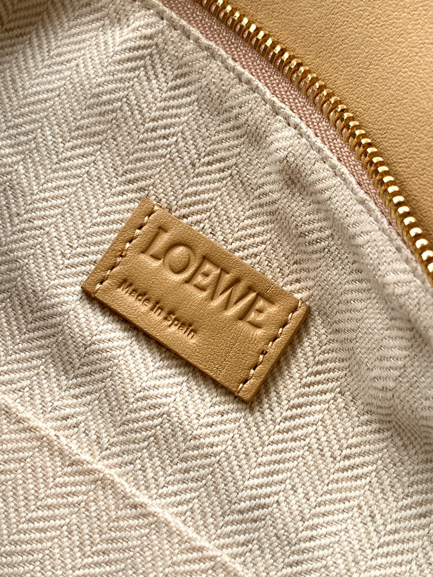 Loewe Puzzle Small Bag in Nappa Calfskin, Beige Geometry Handbag, 24cm 22 i1756045630804 8454 0 8