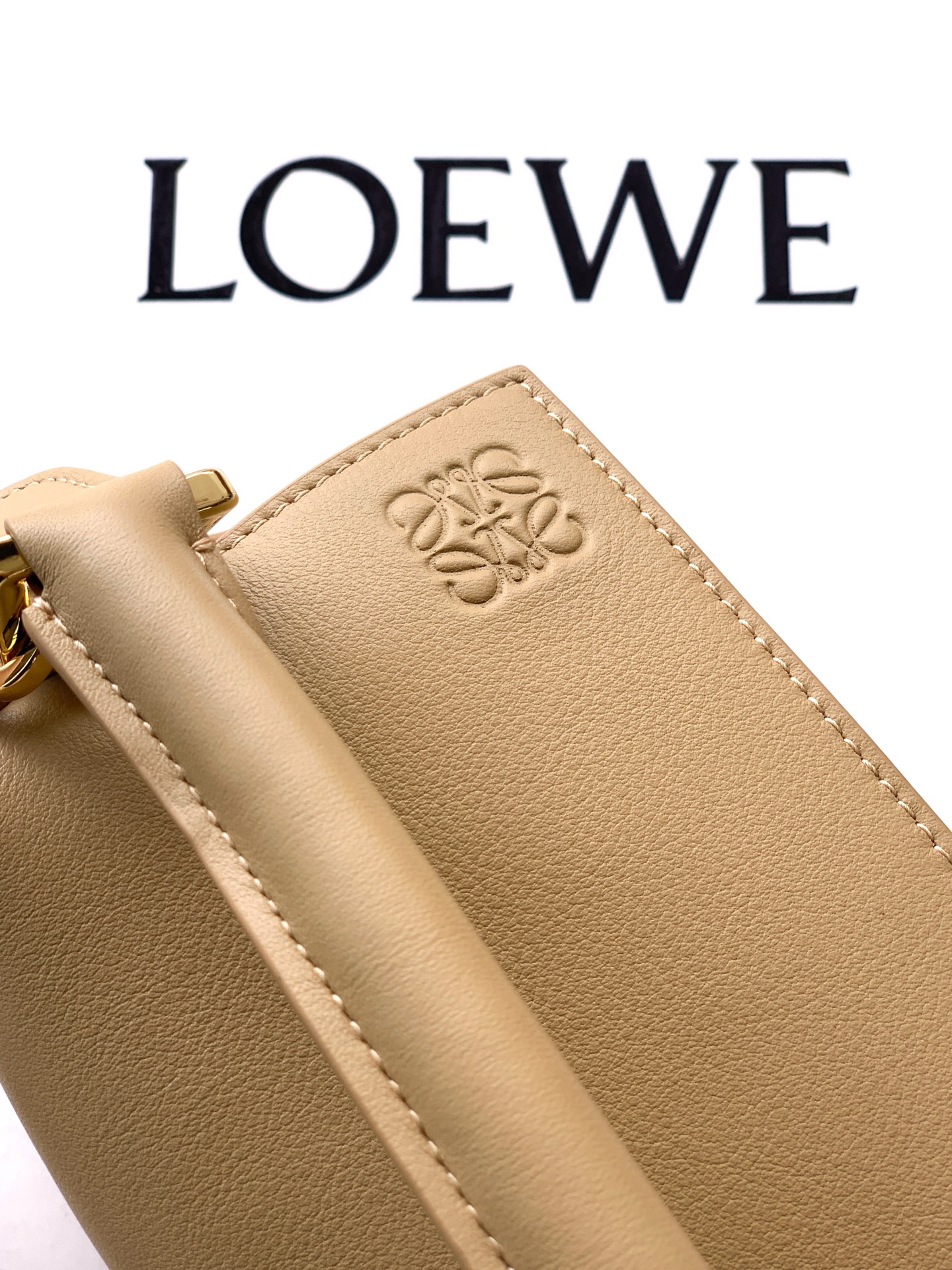Loewe Puzzle Small Bag in Nappa Calfskin, Beige Geometry Handbag, 24cm 18 i1756045630806 3100 0 4