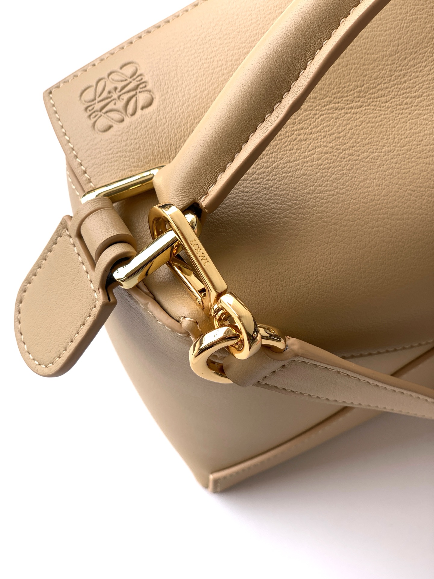 Loewe Puzzle Small Bag in Nappa Calfskin, Beige Geometry Handbag, 24cm 20 i1756045631151 3678 0 6