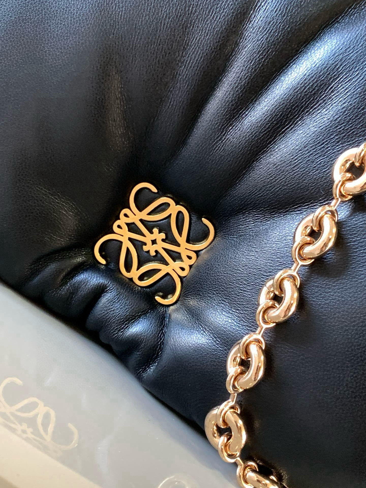 Chanel 闪亮纳帕羊皮革 Puffer Goya