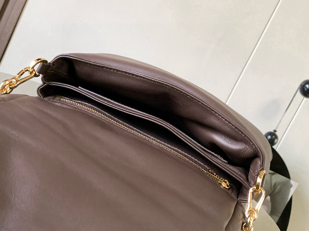 Loewe 闪亮纳帕羊皮革 Puffer Goya