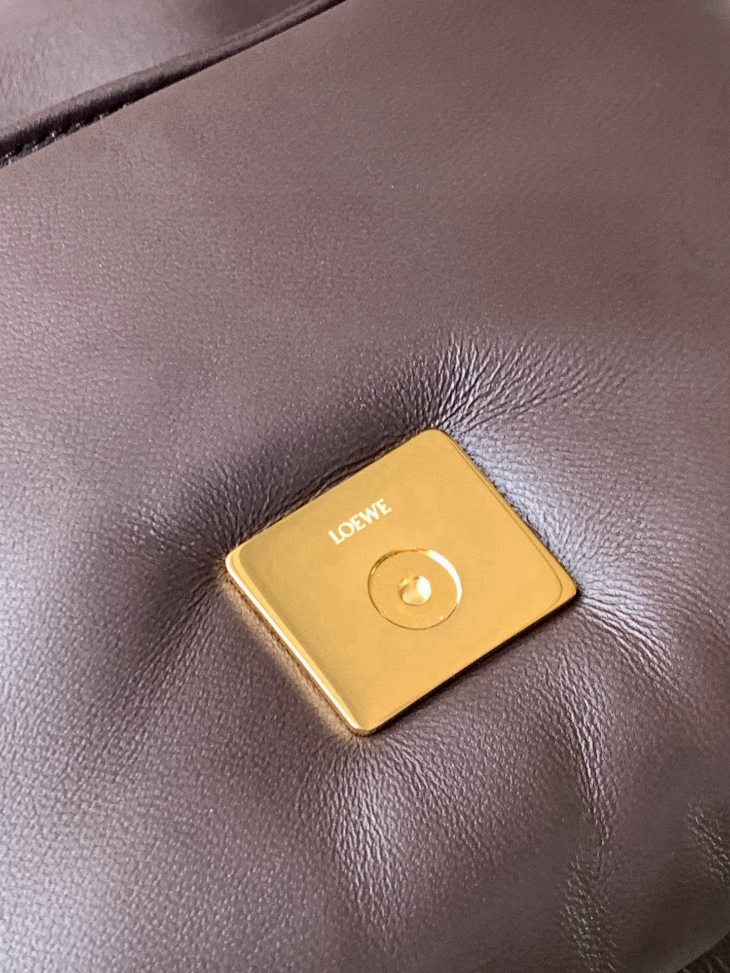 Loewe 闪亮纳帕羊皮革 Puffer Goya