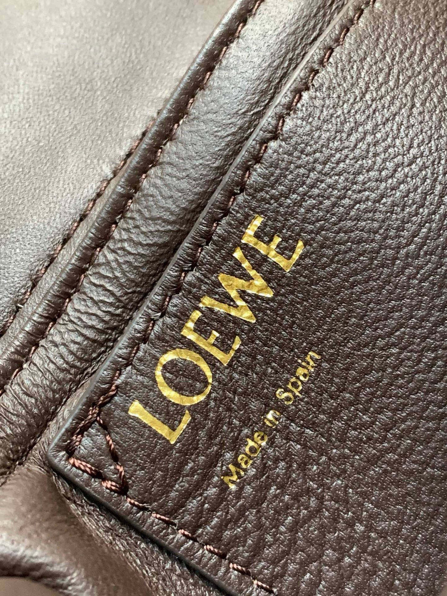 Loewe 闪亮纳帕羊皮革 Puffer Goya