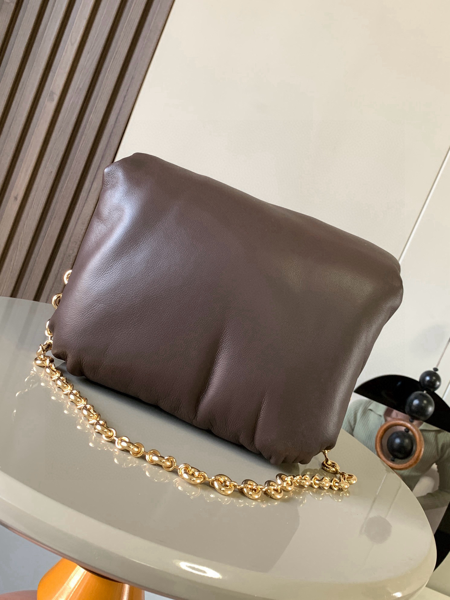 Loewe 闪亮纳帕羊皮革 Puffer Goya