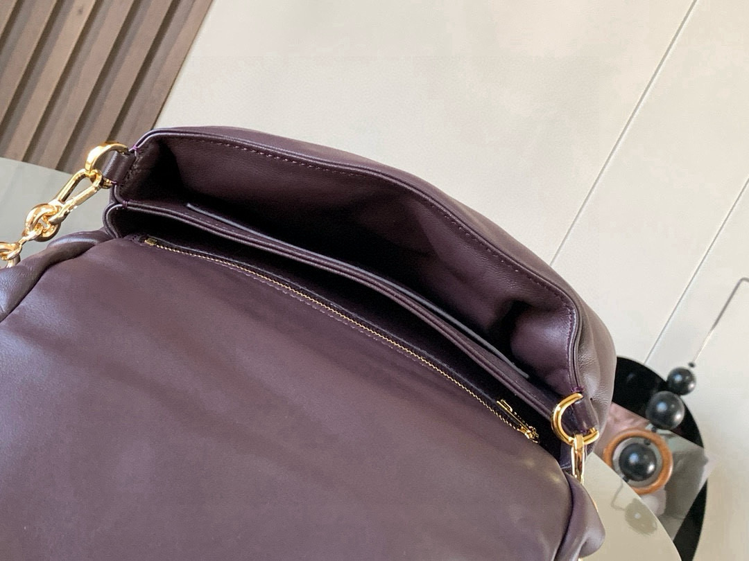 Loewe 闪亮纳帕羊皮革 Puffer Goya