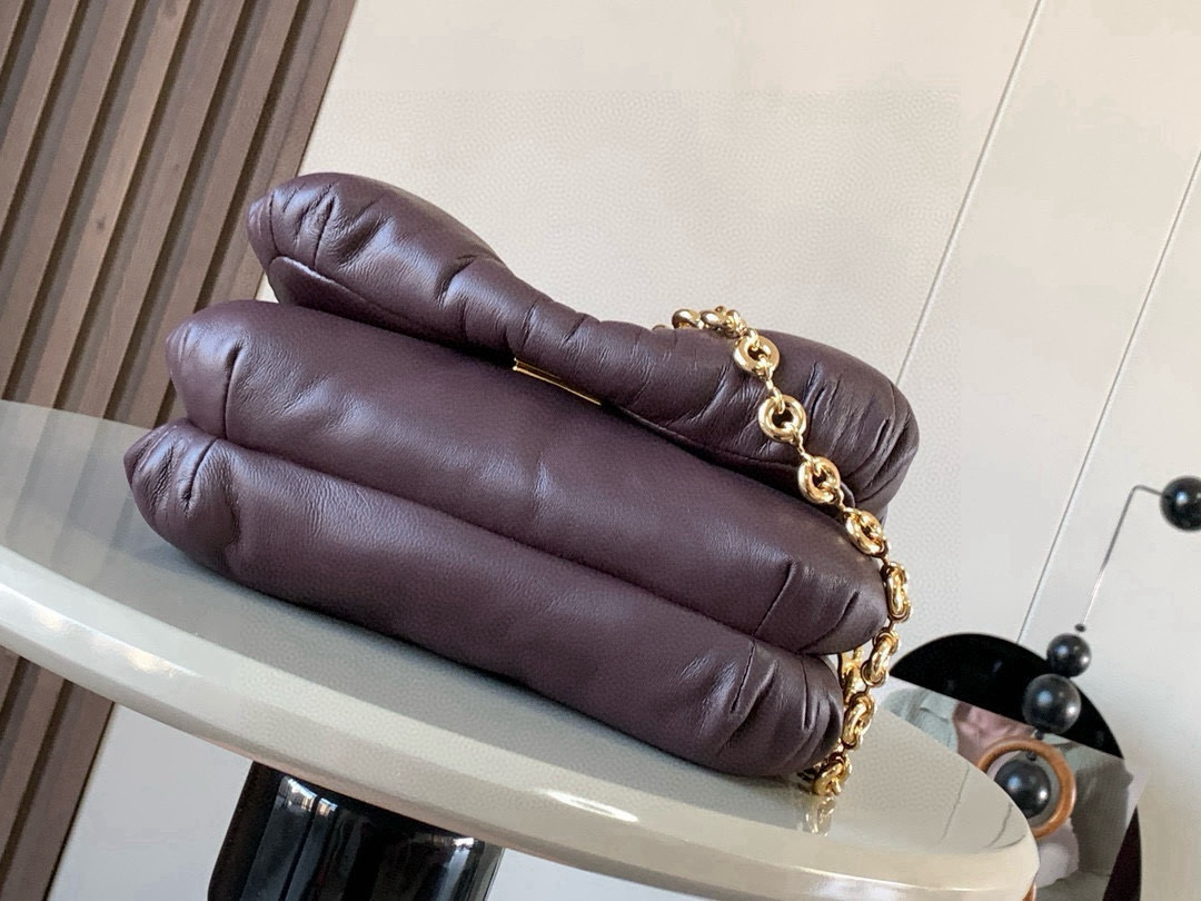 Loewe 闪亮纳帕羊皮革 Puffer Goya