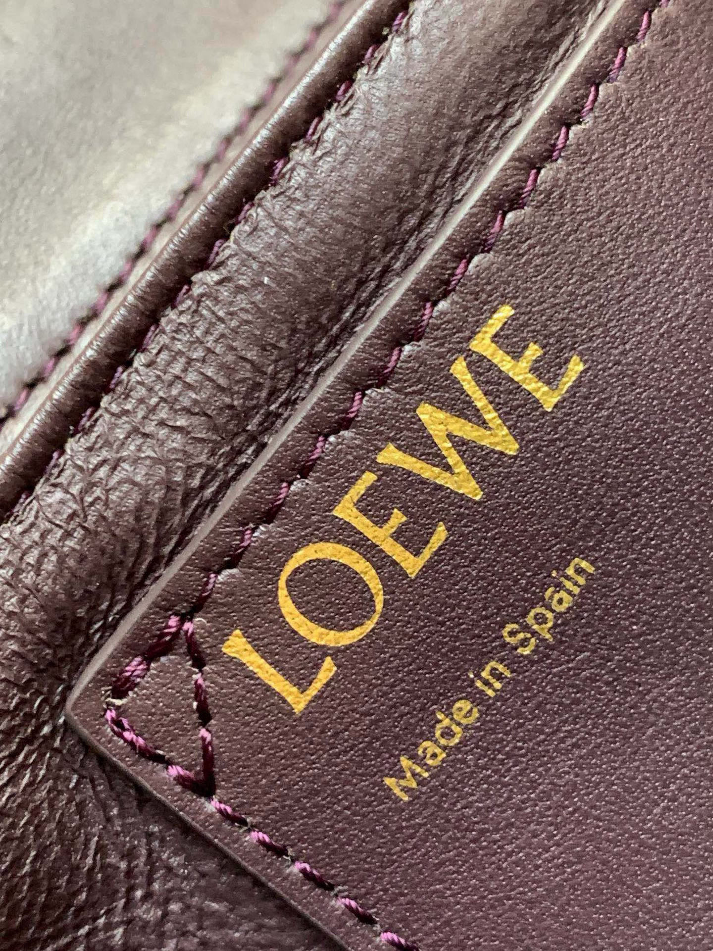 Loewe 闪亮纳帕羊皮革 Puffer Goya