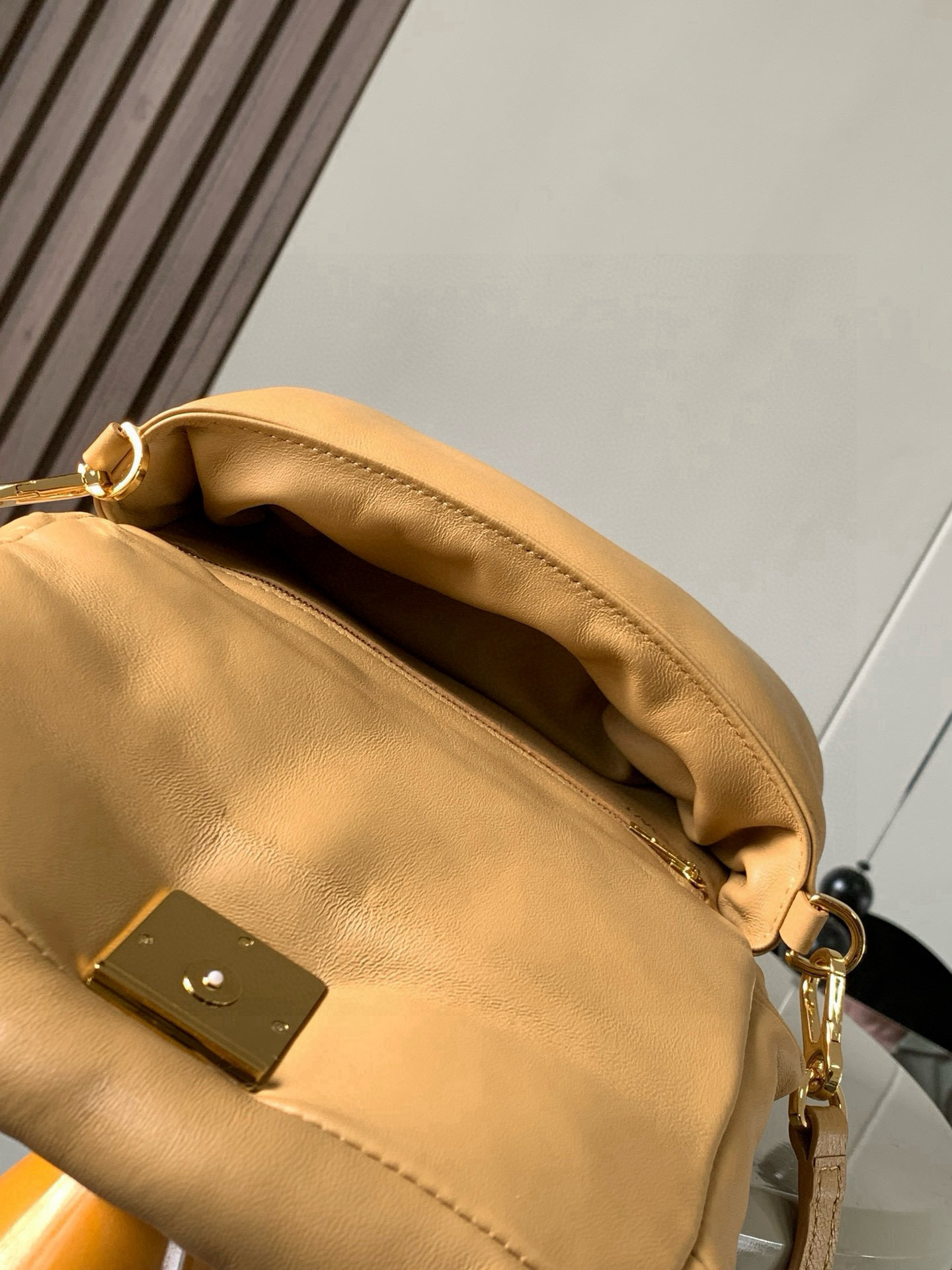 Fendi 迷你闪亮纳帕羊皮革 Puffer