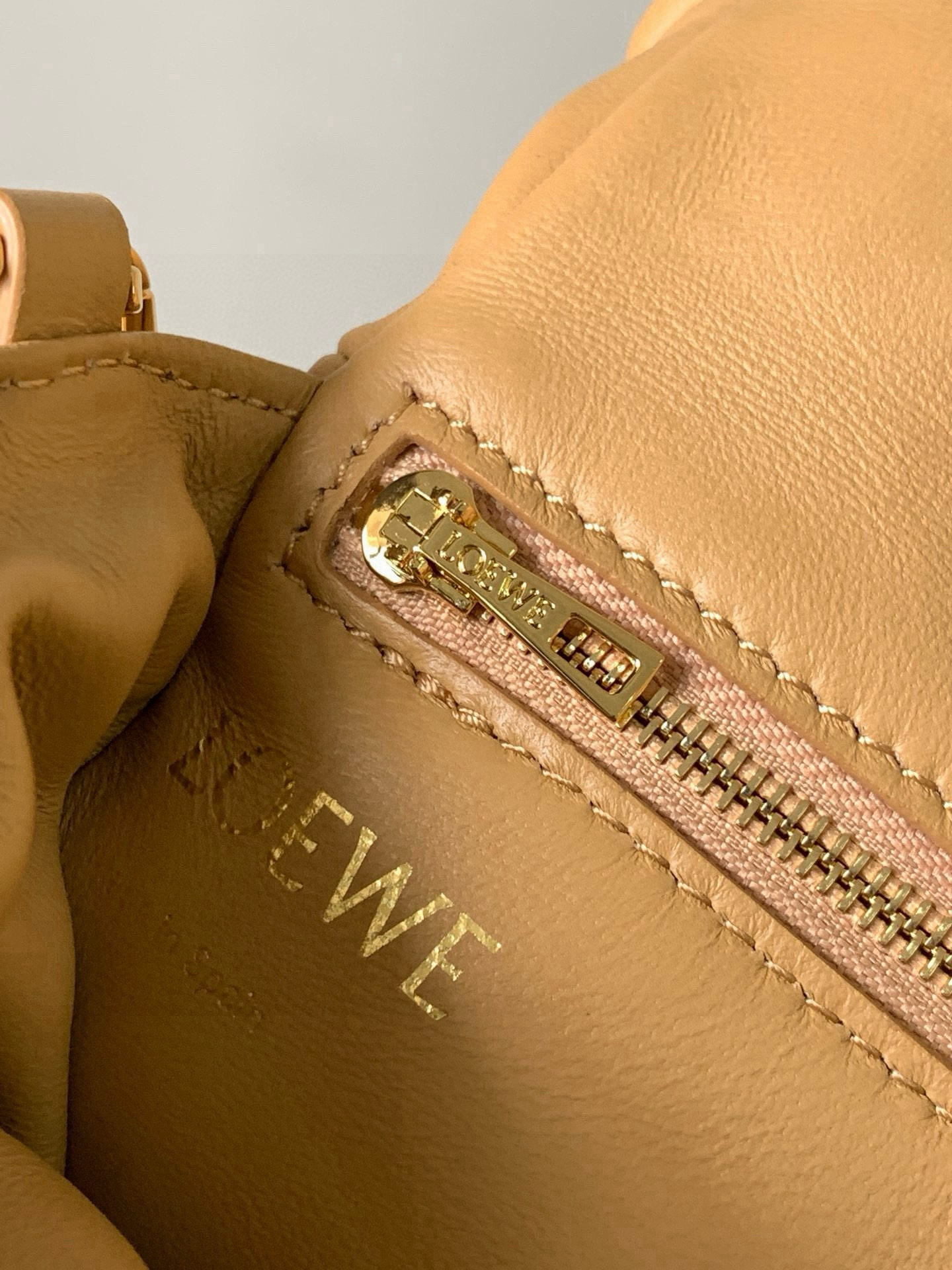 Fendi 迷你闪亮纳帕羊皮革 Puffer
