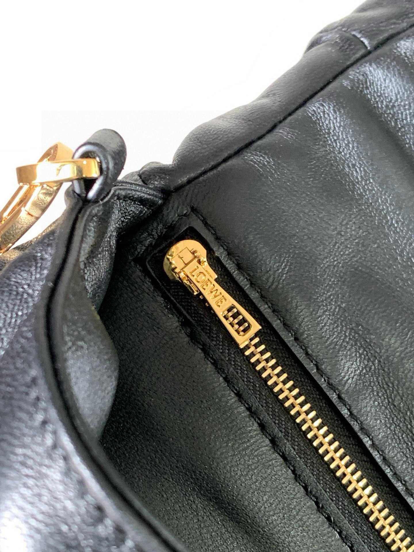 Loewe 迷你闪亮纳帕羊皮革 Puffer