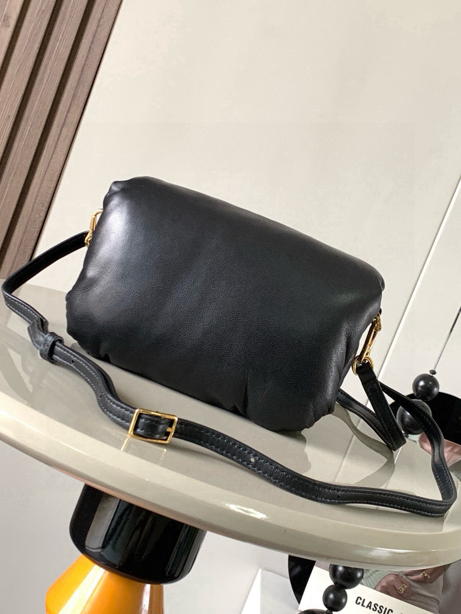 Loewe 迷你闪亮纳帕羊皮革 Puffer