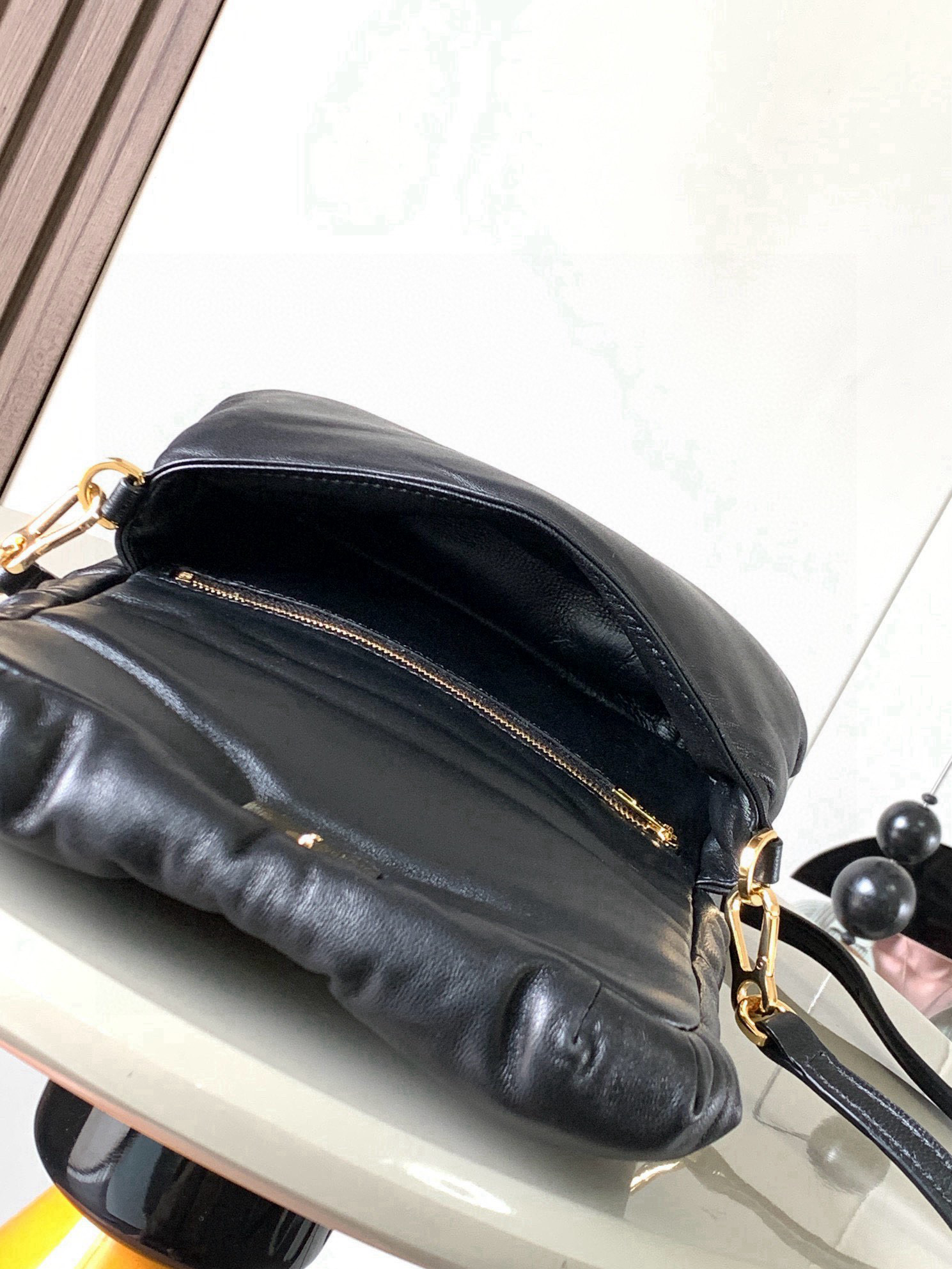 Loewe 迷你闪亮纳帕羊皮革 Puffer