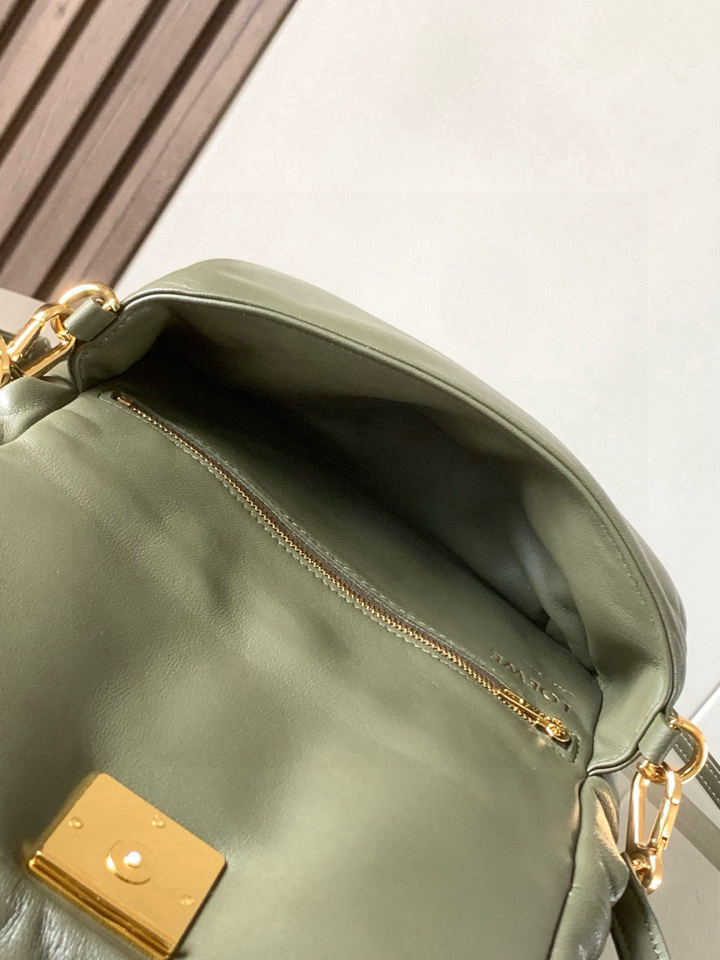 Loewe 迷你闪亮纳帕羊皮革 Puffer
