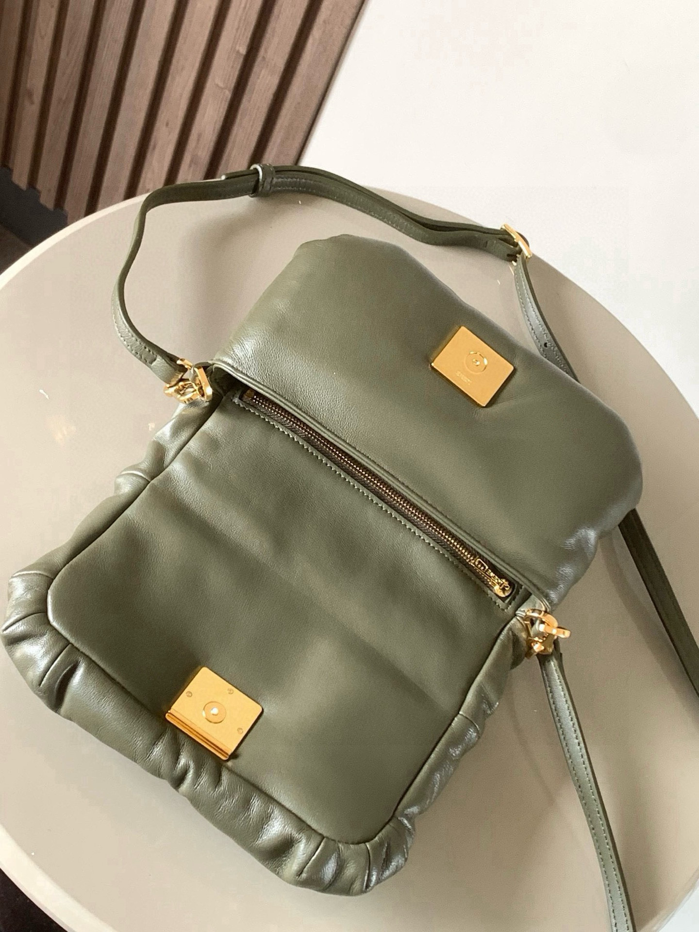 Loewe 迷你闪亮纳帕羊皮革 Puffer