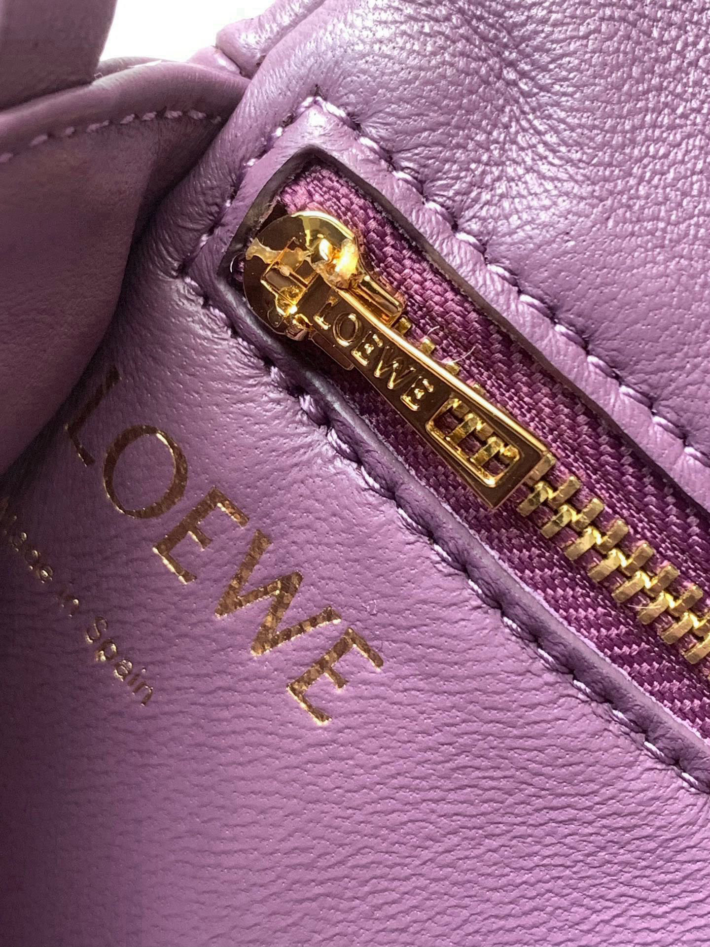 Loewe 迷你闪亮纳帕羊皮革 Puffer