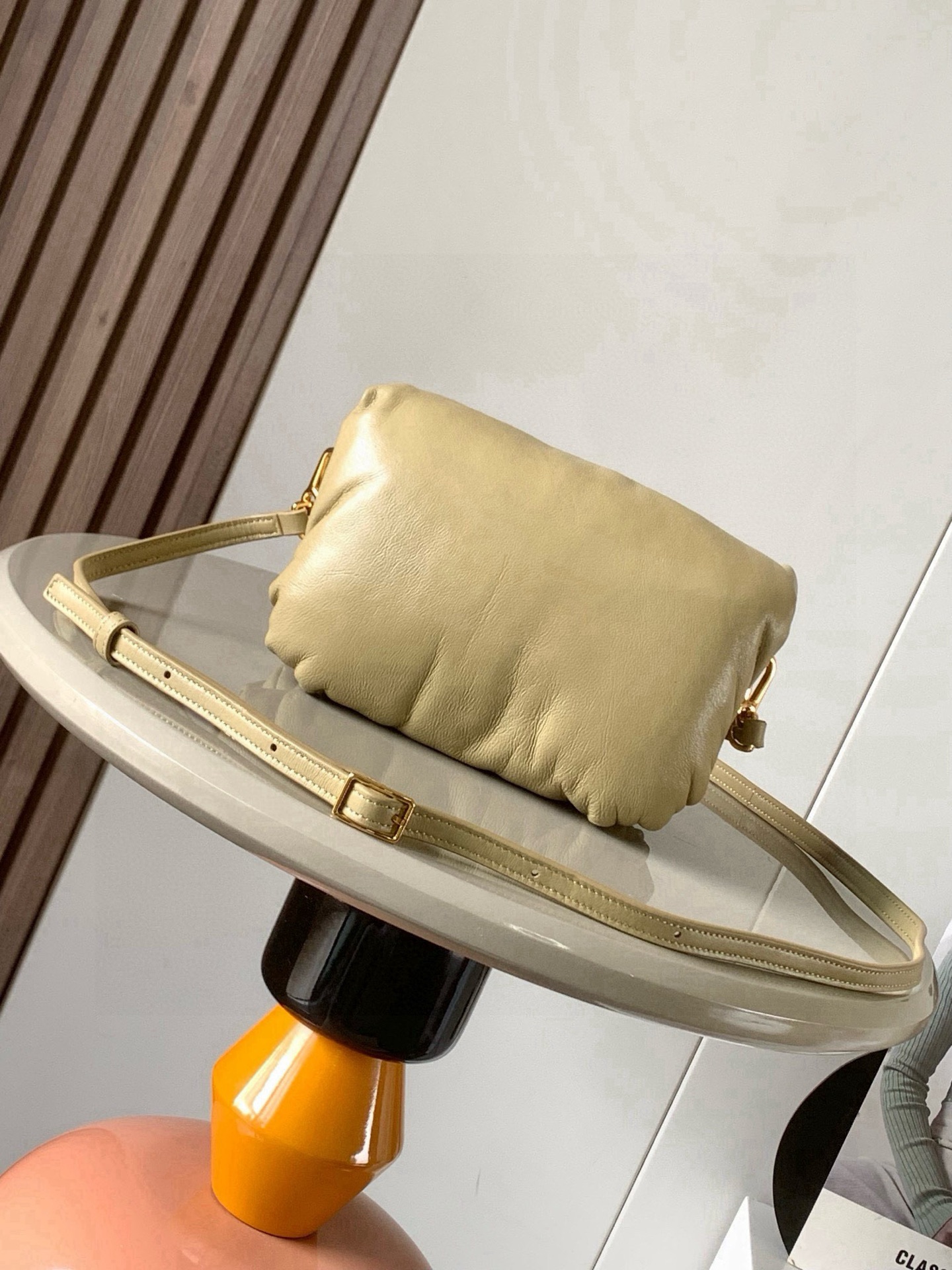 Loewe 迷你闪亮纳帕羊皮革 Puffer