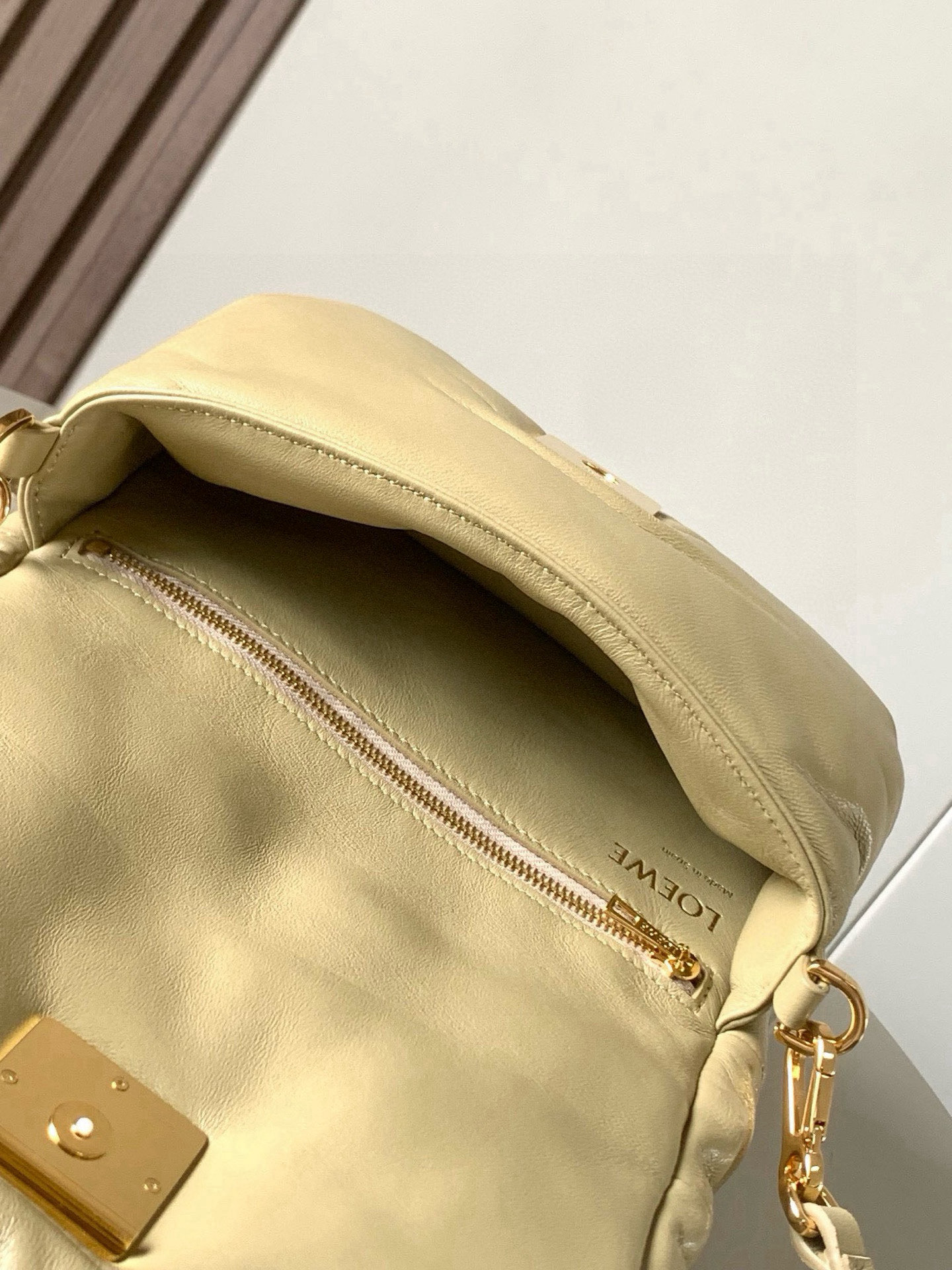 Loewe 迷你闪亮纳帕羊皮革 Puffer