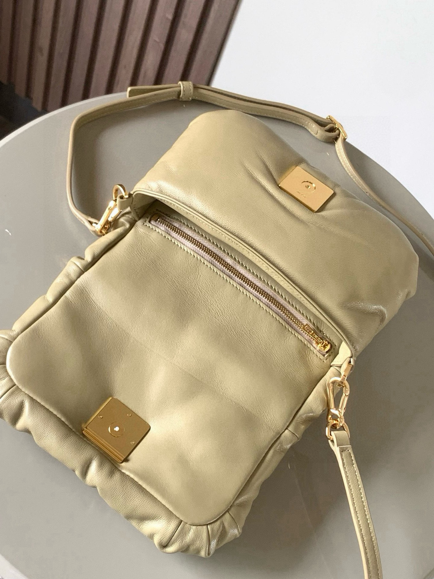 Loewe 迷你闪亮纳帕羊皮革 Puffer
