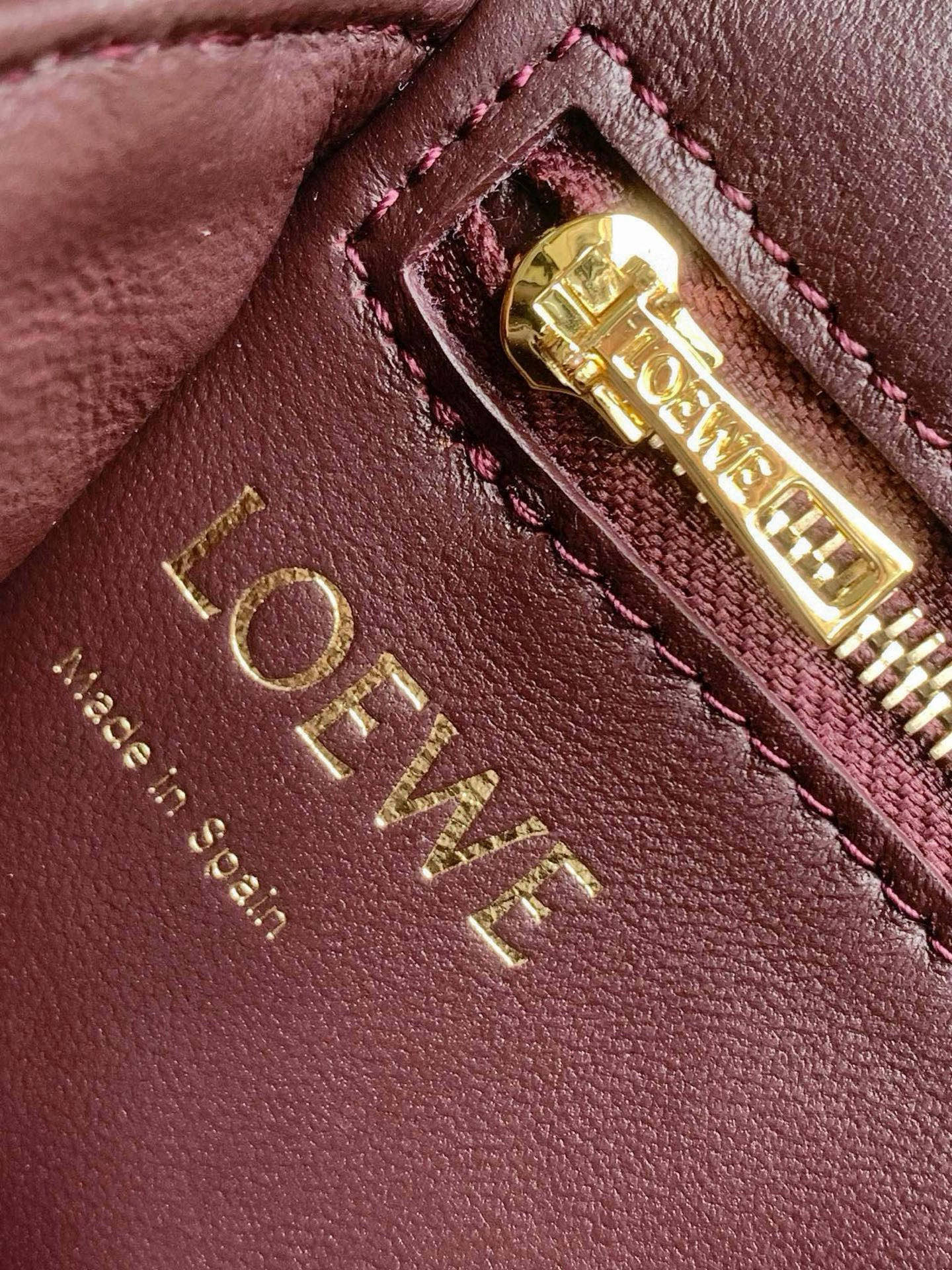 Loewe 迷你闪亮纳帕羊皮革 Puffer