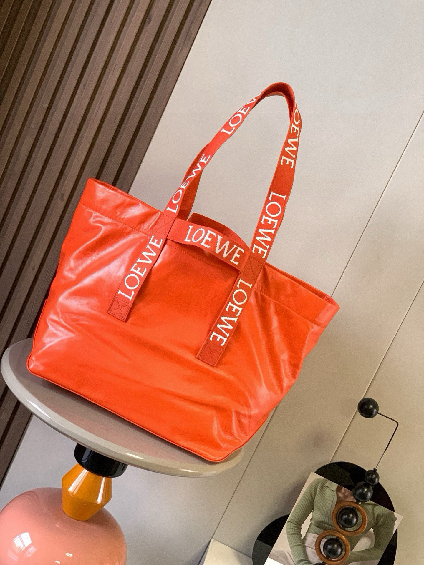 Loewe Fold Shopper手袋 罗家新款购物袋 男女通用款 Shopper 是一款多功能、轻便的手袋