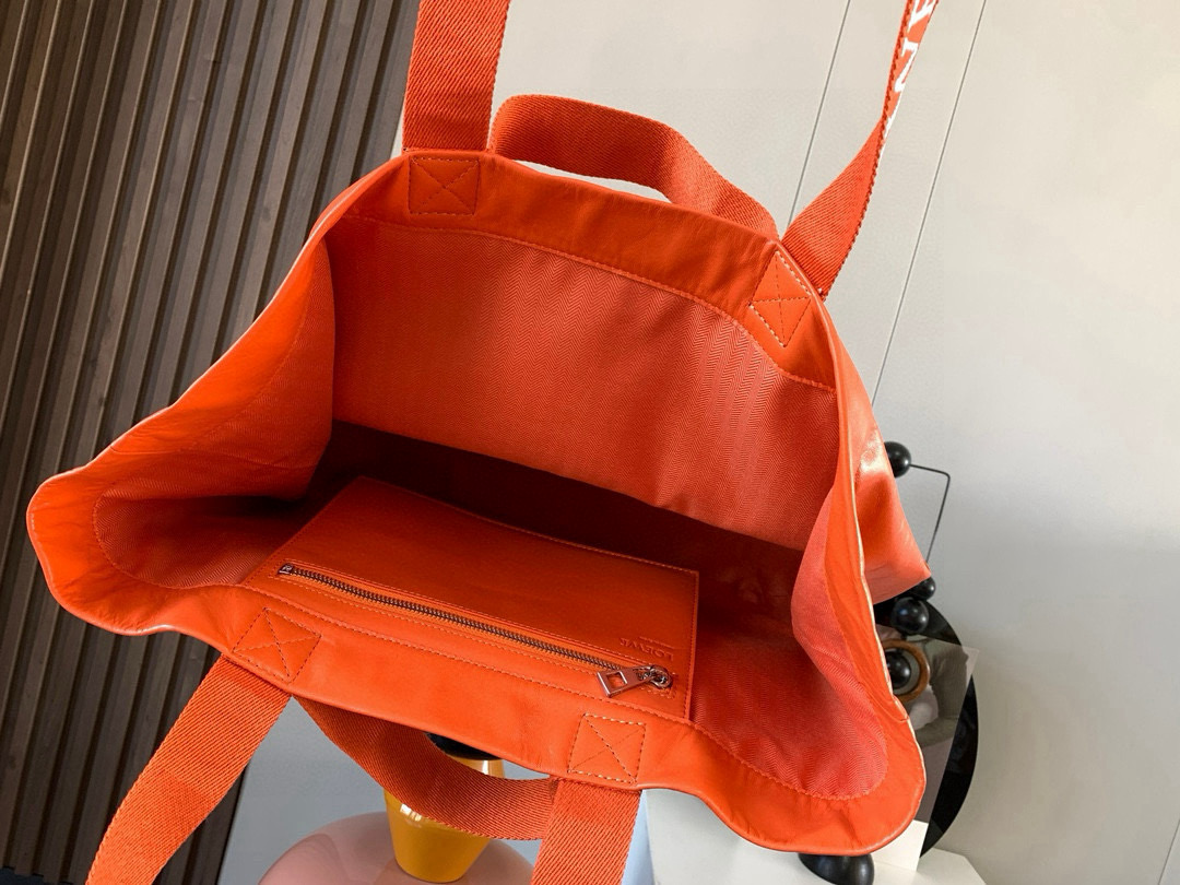 Loewe Fold Shopper手袋 罗家新款购物袋 男女通用款 Shopper 是一款多功能、轻便的手袋