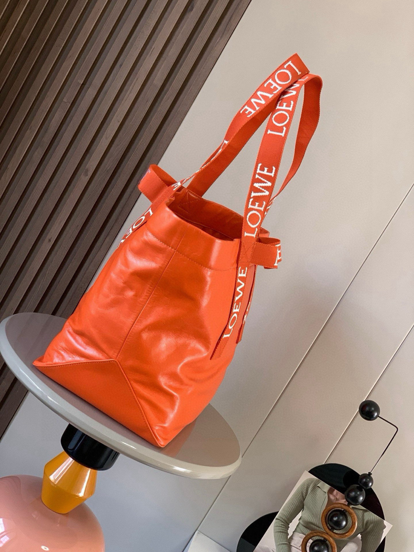 Loewe Fold Shopper手袋 罗家新款购物袋 男女通用款 Shopper 是一款多功能、轻便的手袋