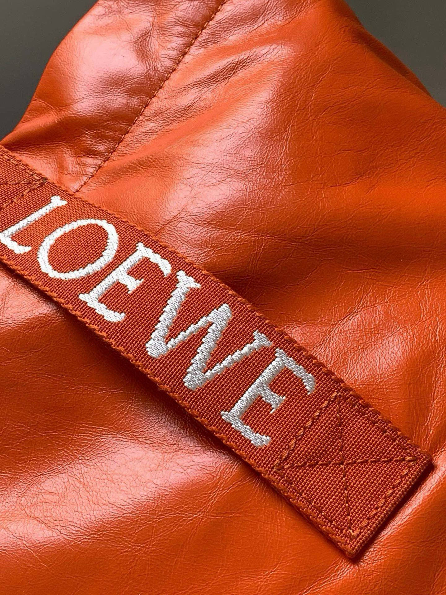 Loewe Fold Shopper手袋 罗家新款购物袋 男女通用款 Shopper 是一款多功能、轻便的手袋