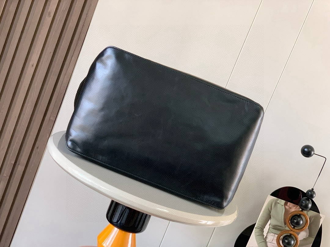 Loewe Fold Shopper手袋 罗家新款购物袋 男女通用款 Shopper 是一款多功能、轻便的手袋