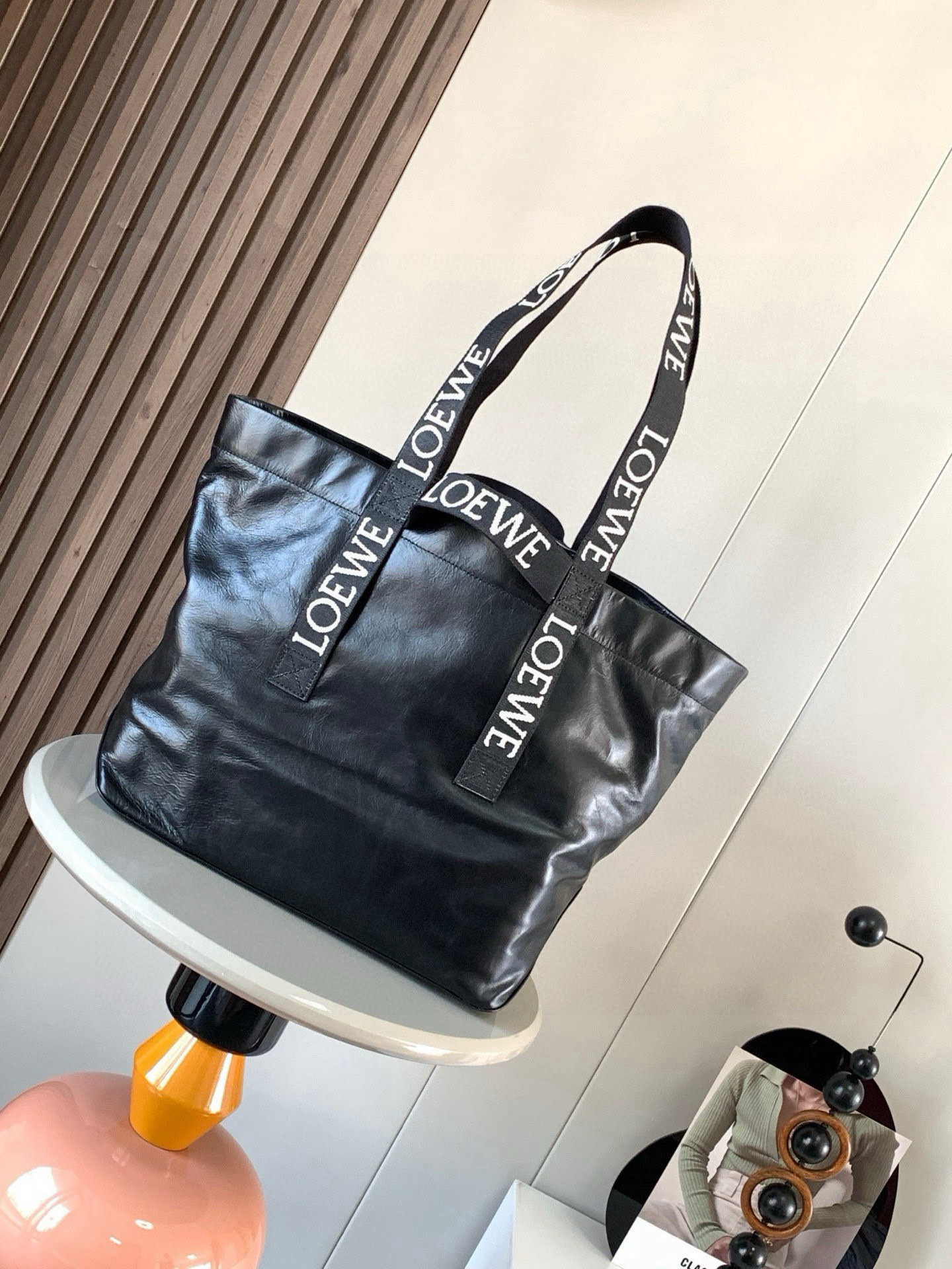Loewe Fold Shopper手袋 罗家新款购物袋 男女通用款 Shopper 是一款多功能、轻便的手袋