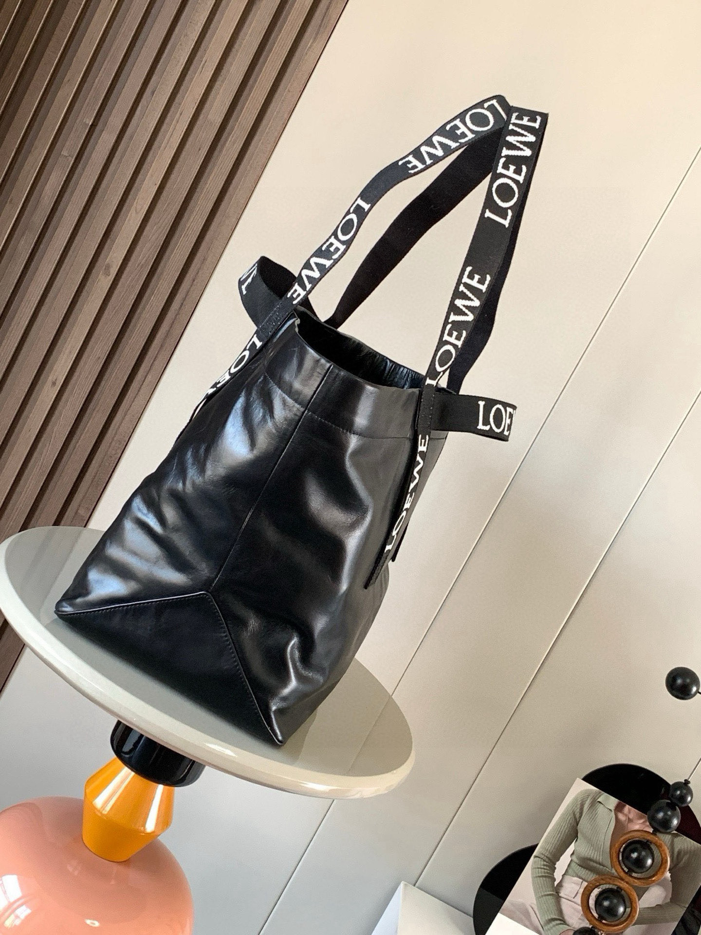 Loewe Fold Shopper手袋 罗家新款购物袋 男女通用款 Shopper 是一款多功能、轻便的手袋