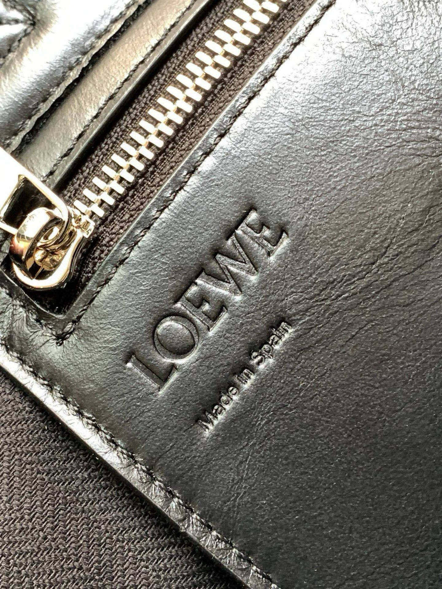 Loewe Fold Shopper手袋 罗家新款购物袋 男女通用款 Shopper 是一款多功能、轻便的手袋