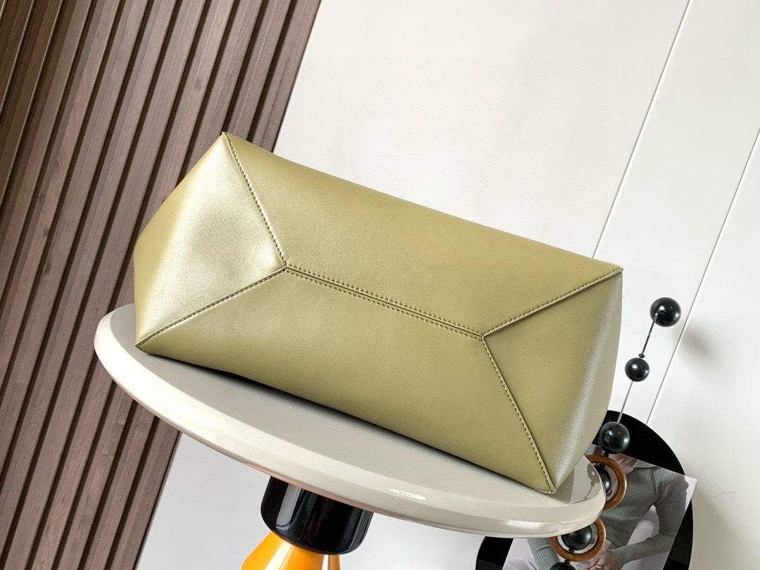Loewe 大号42cm亮面牛皮革购物袋 puzzle