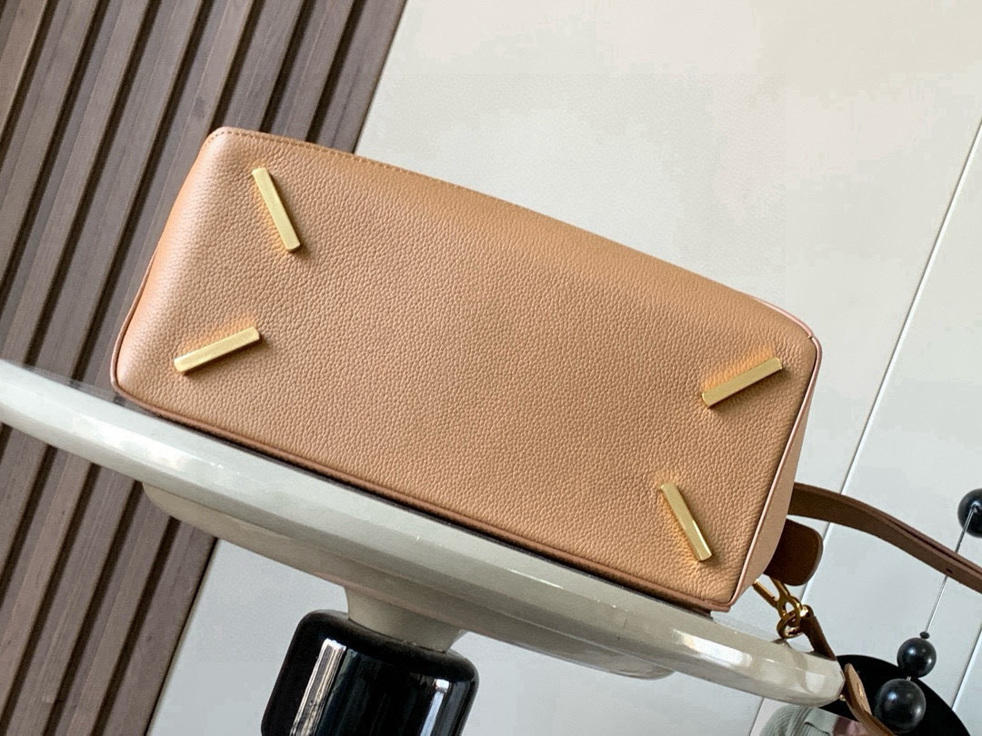 Loewe 新版本几何包29CM Puzzle手袋～