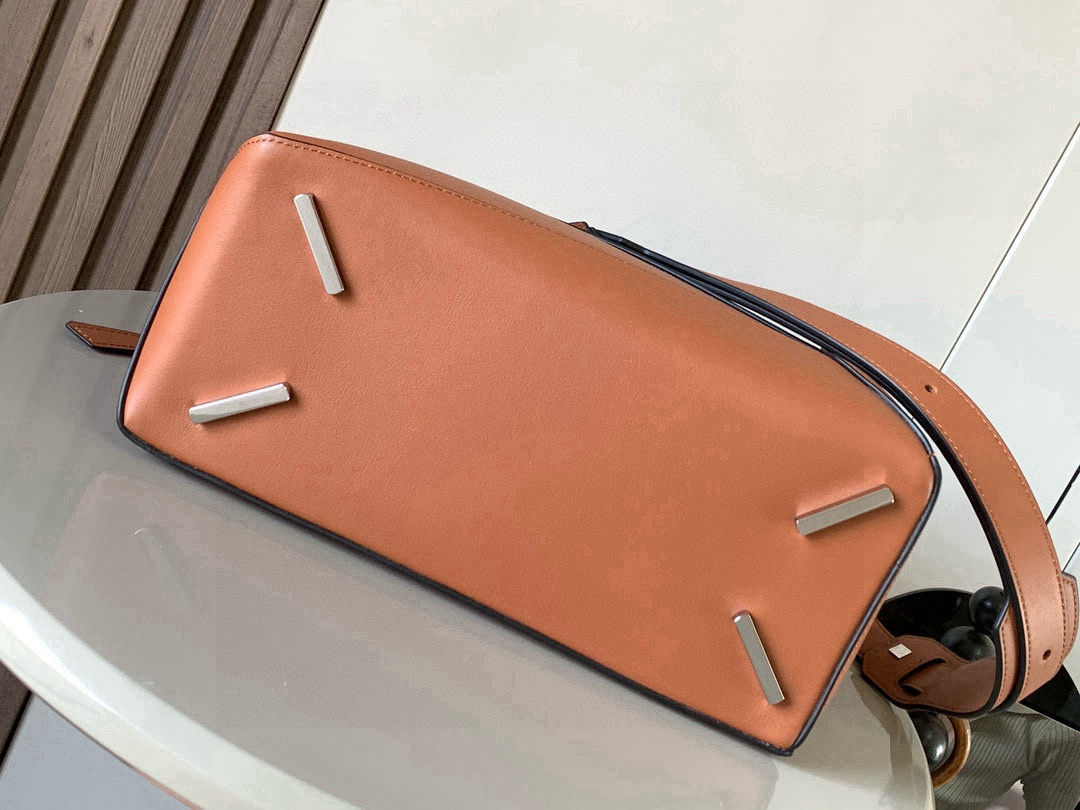 Loewe 新版本几何包29CM Puzzle手袋～