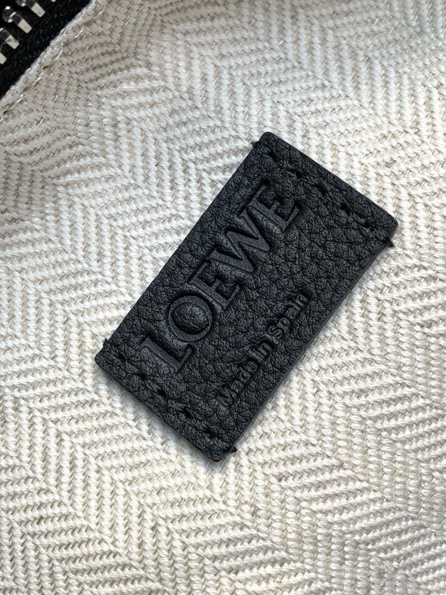 Loewe 新版本几何包29CM Puzzle手袋～