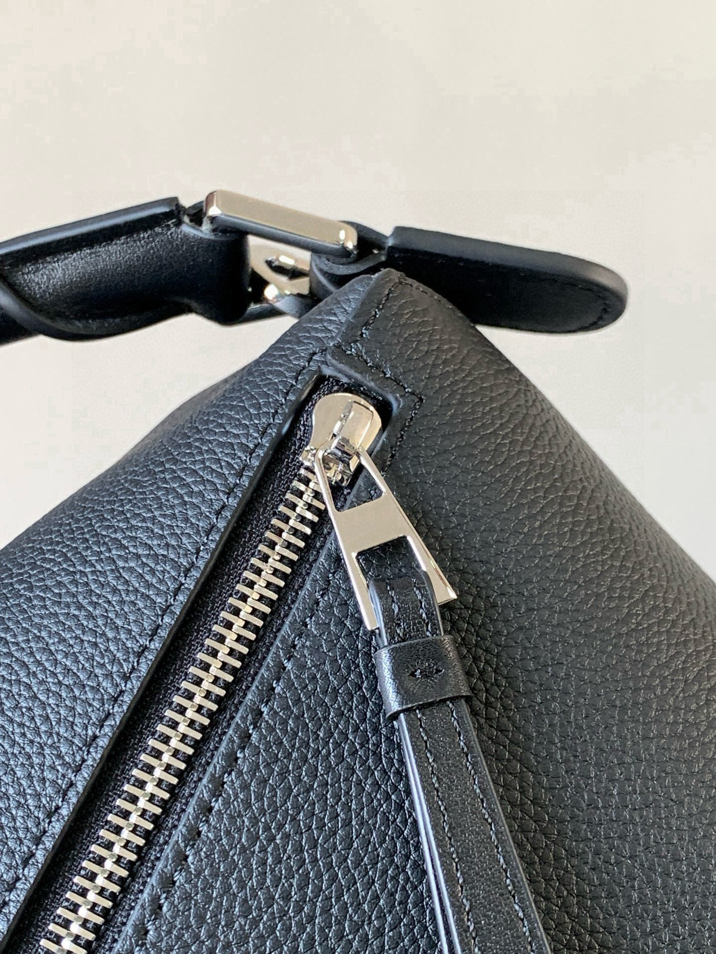 Loewe 新版本几何包29CM Puzzle手袋～