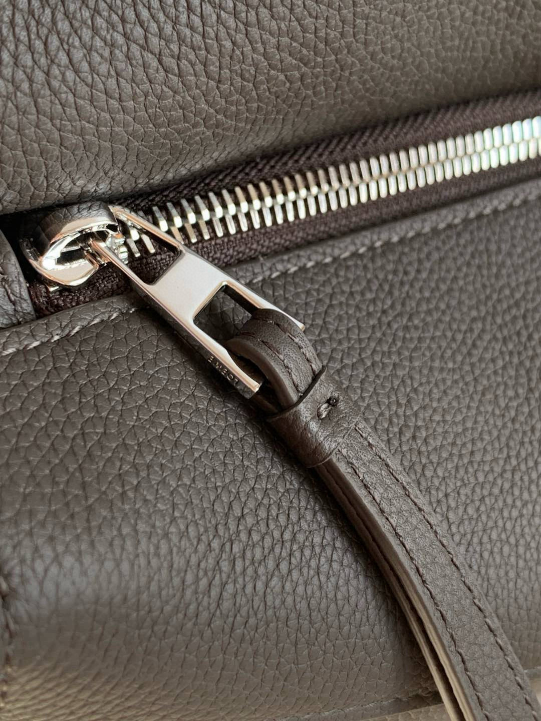 Loewe 新版本几何包29CM Puzzle手袋～