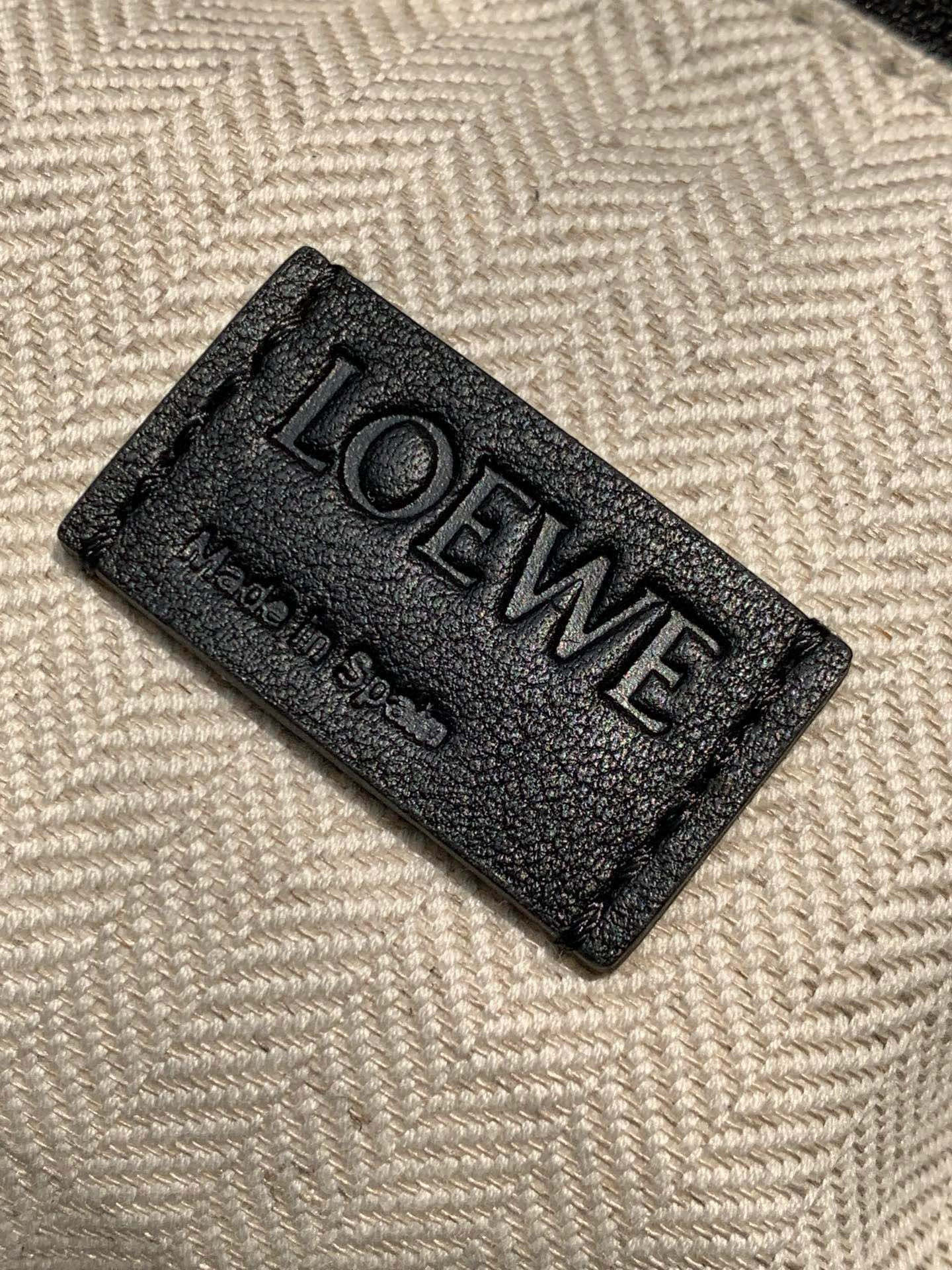 Loewe 新版本几何包29CM Puzzle手袋～