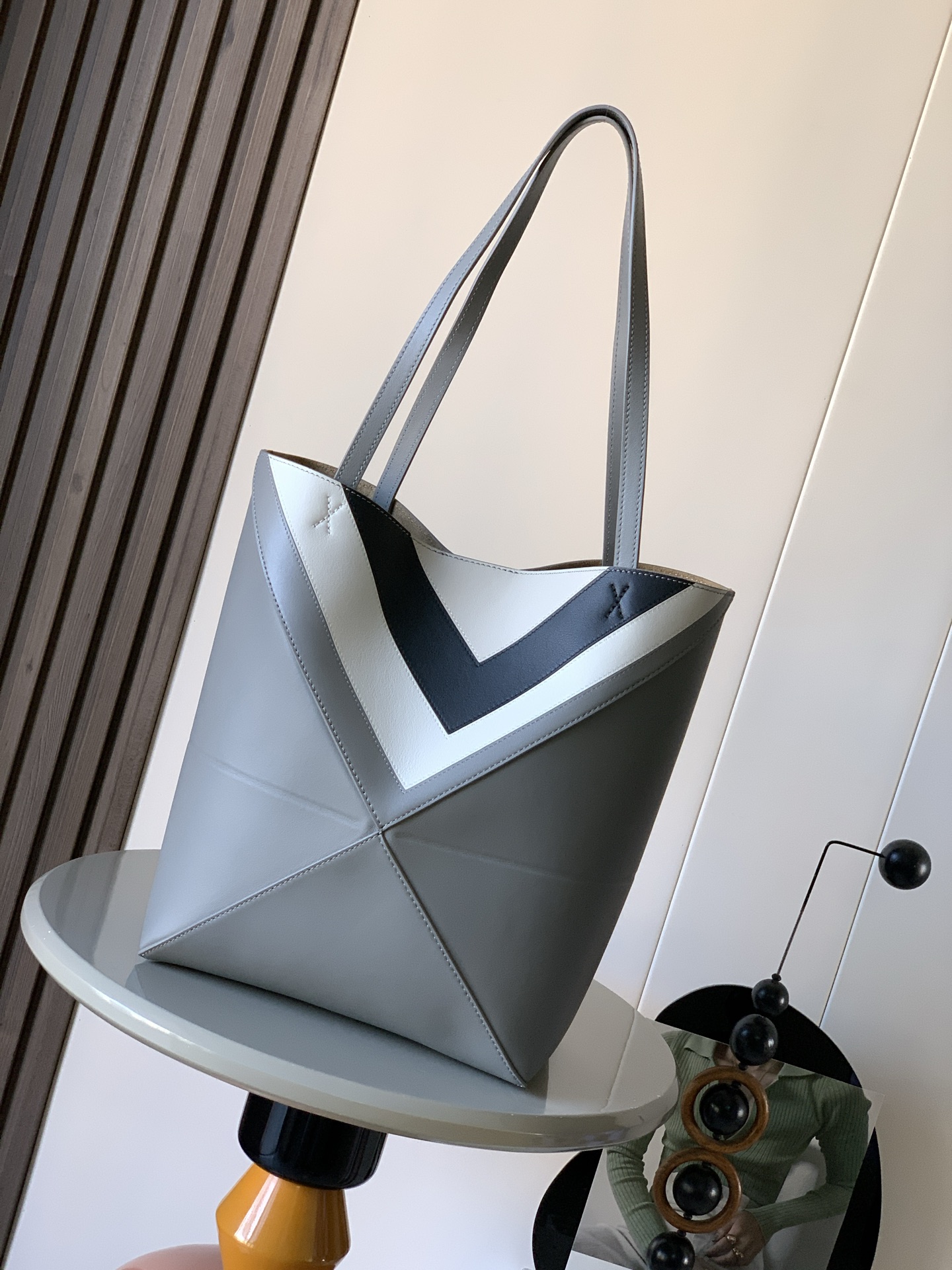 Loewe 中号31cm纳帕牛皮革 Puzzle Fold 手袋Puzzle Fold 采用轻盈几何结构设计