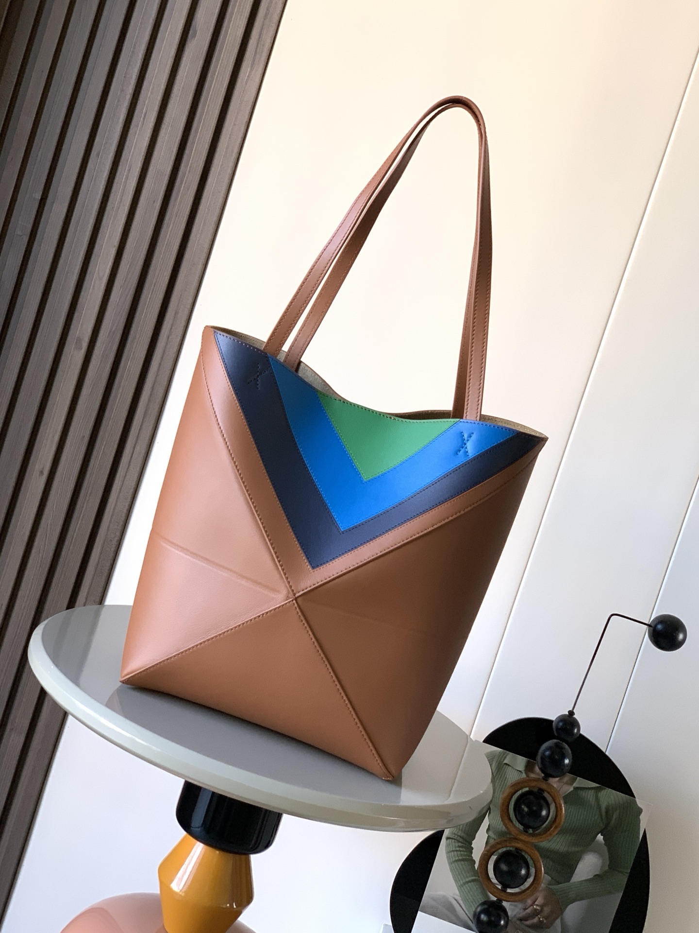 Loewe 中号31cm纳帕牛皮革 Puzzle Fold 手袋Puzzle Fold采用轻盈几何结构设计