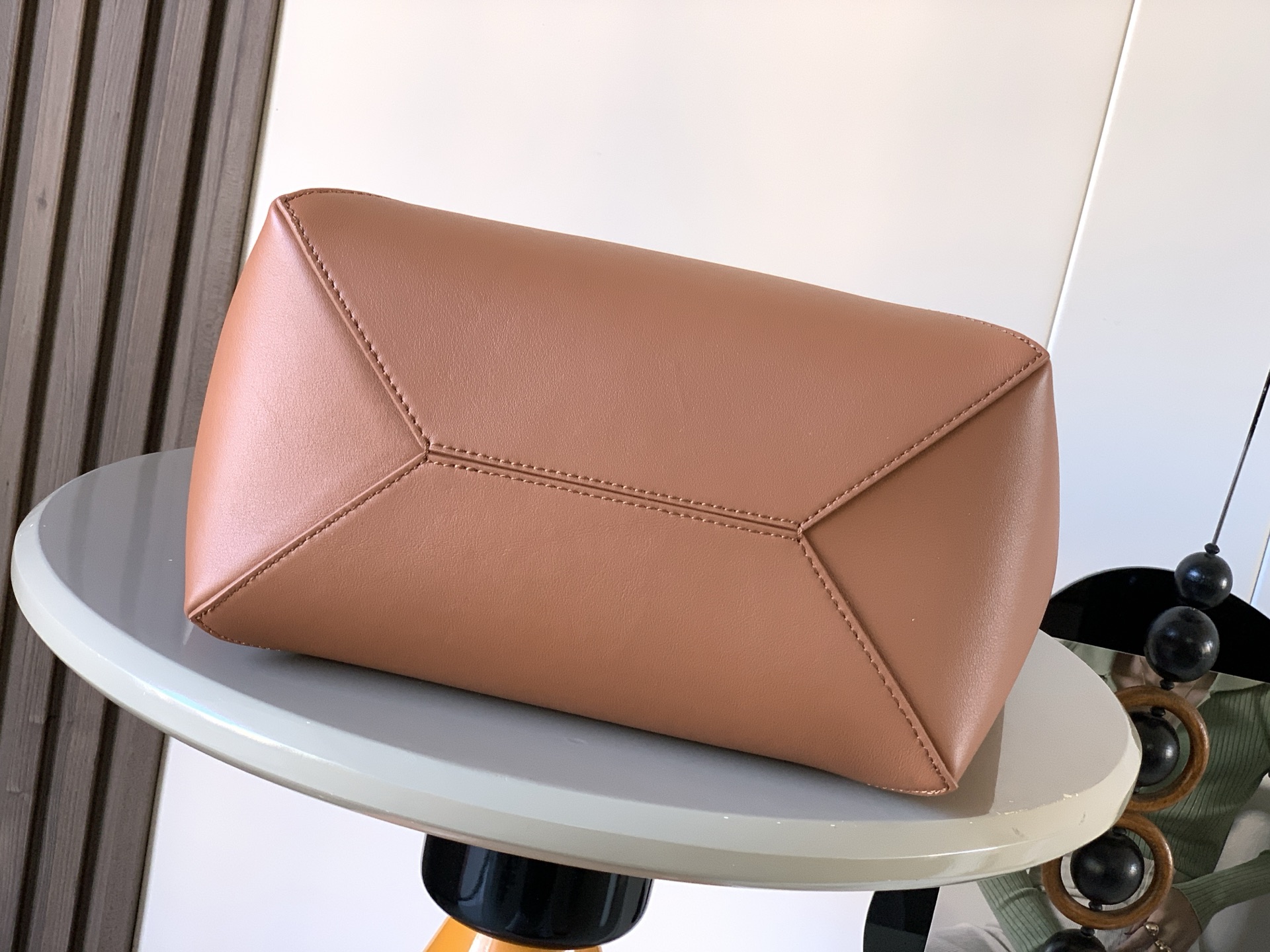 Loewe 中号31cm纳帕牛皮革 Puzzle Fold 手袋Puzzle Fold采用轻盈几何结构设计