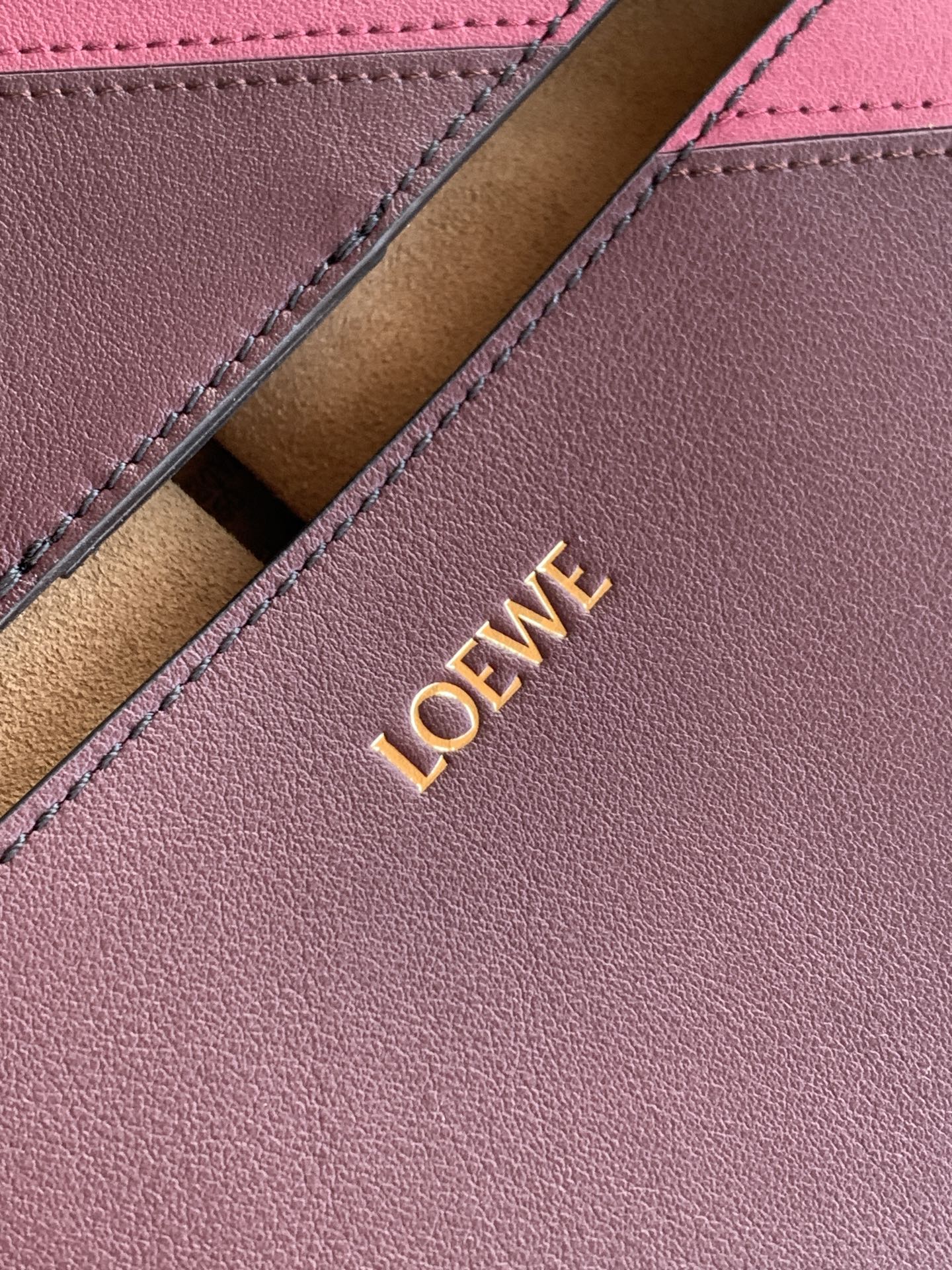 Loewe 中号31cm纳帕牛皮革 Puzzle Fold 手袋Puzzle Fold采用轻盈几何结构设计