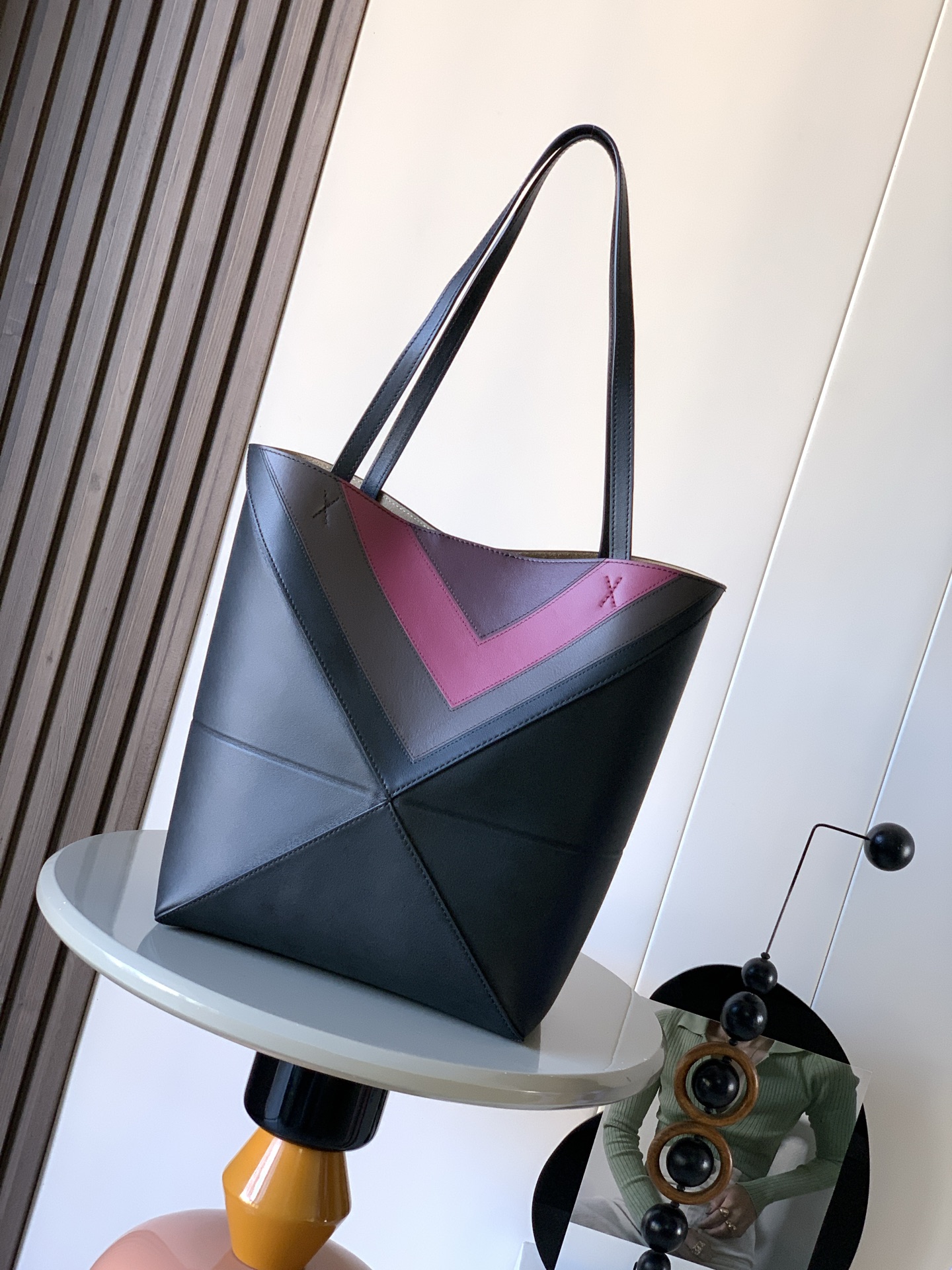 Loewe 中号31cm纳帕牛皮革 Puzzle Fold 手袋Puzzle Fold采用轻盈几何结构设计