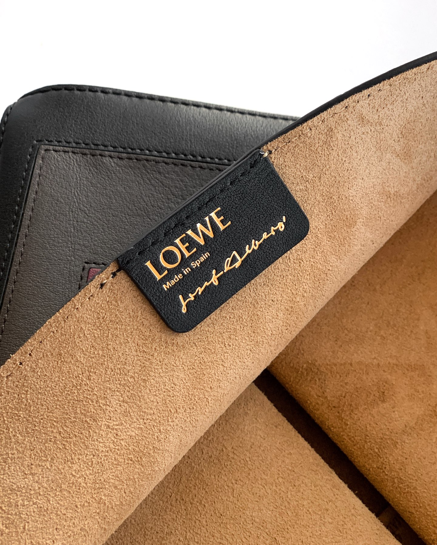 Loewe 中号31cm纳帕牛皮革 Puzzle Fold 手袋Puzzle Fold采用轻盈几何结构设计