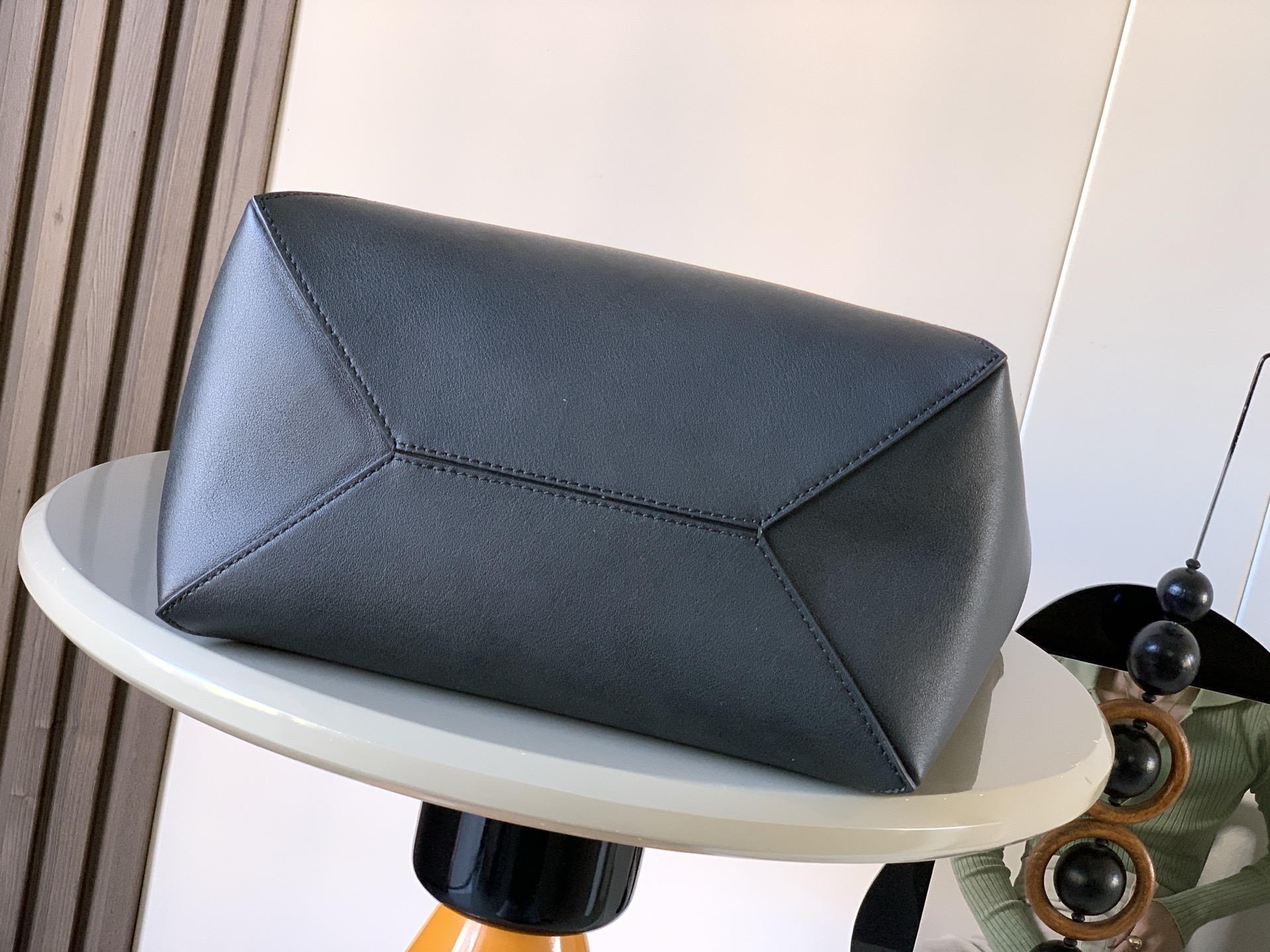 Loewe 中号31cm纳帕牛皮革 Puzzle Fold 手袋Puzzle Fold采用轻盈几何结构设计