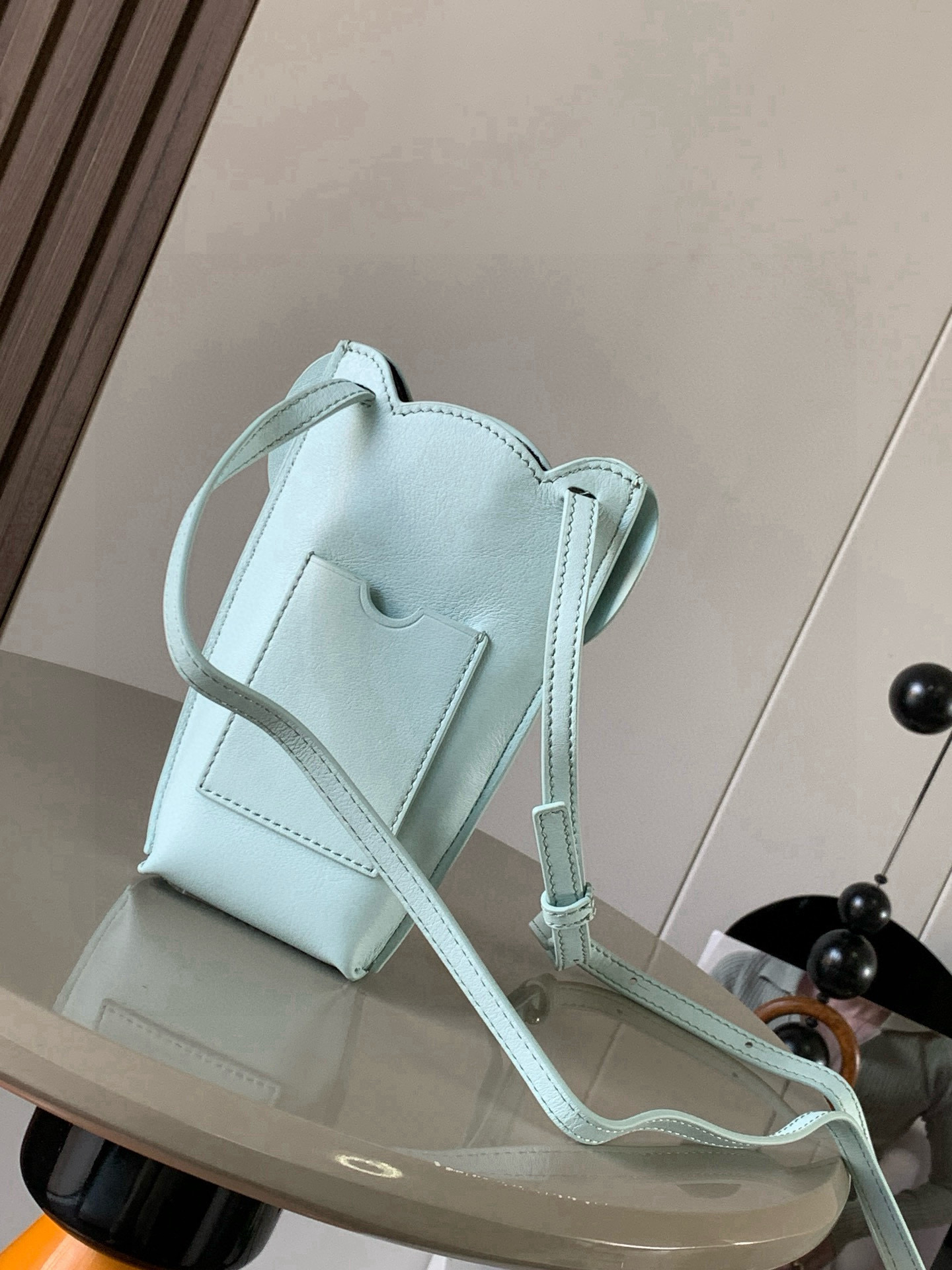 Loewe 牛皮革小象袋 小象形状的小包 手机包单肩斜挎背的上身效果都很赞
